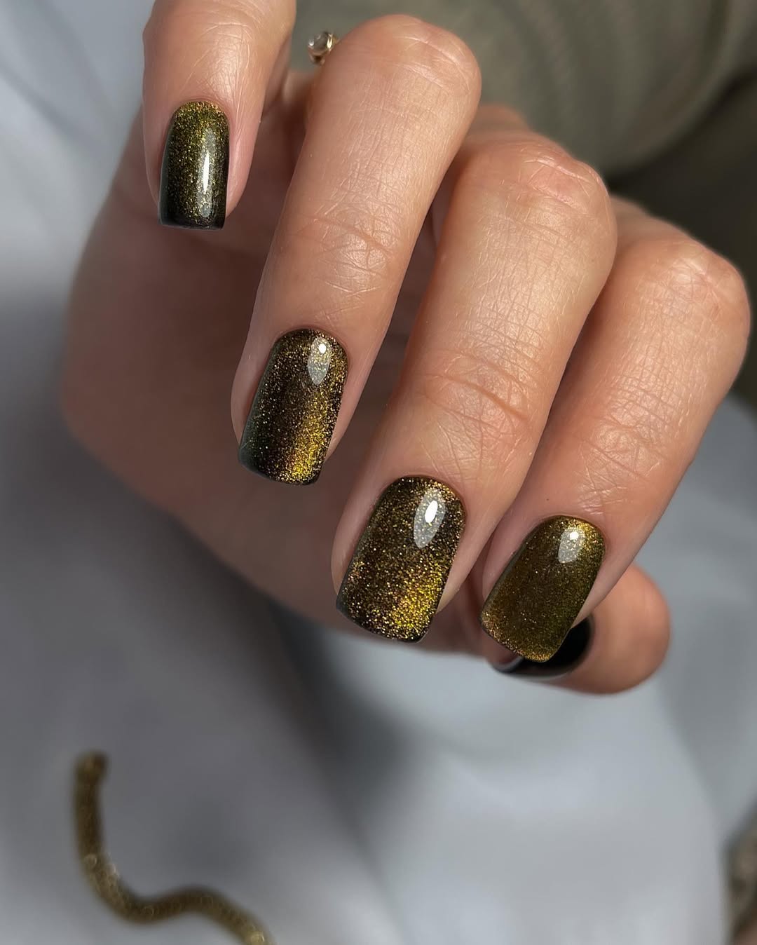 Dark Gold Cat Eye Gel Nails