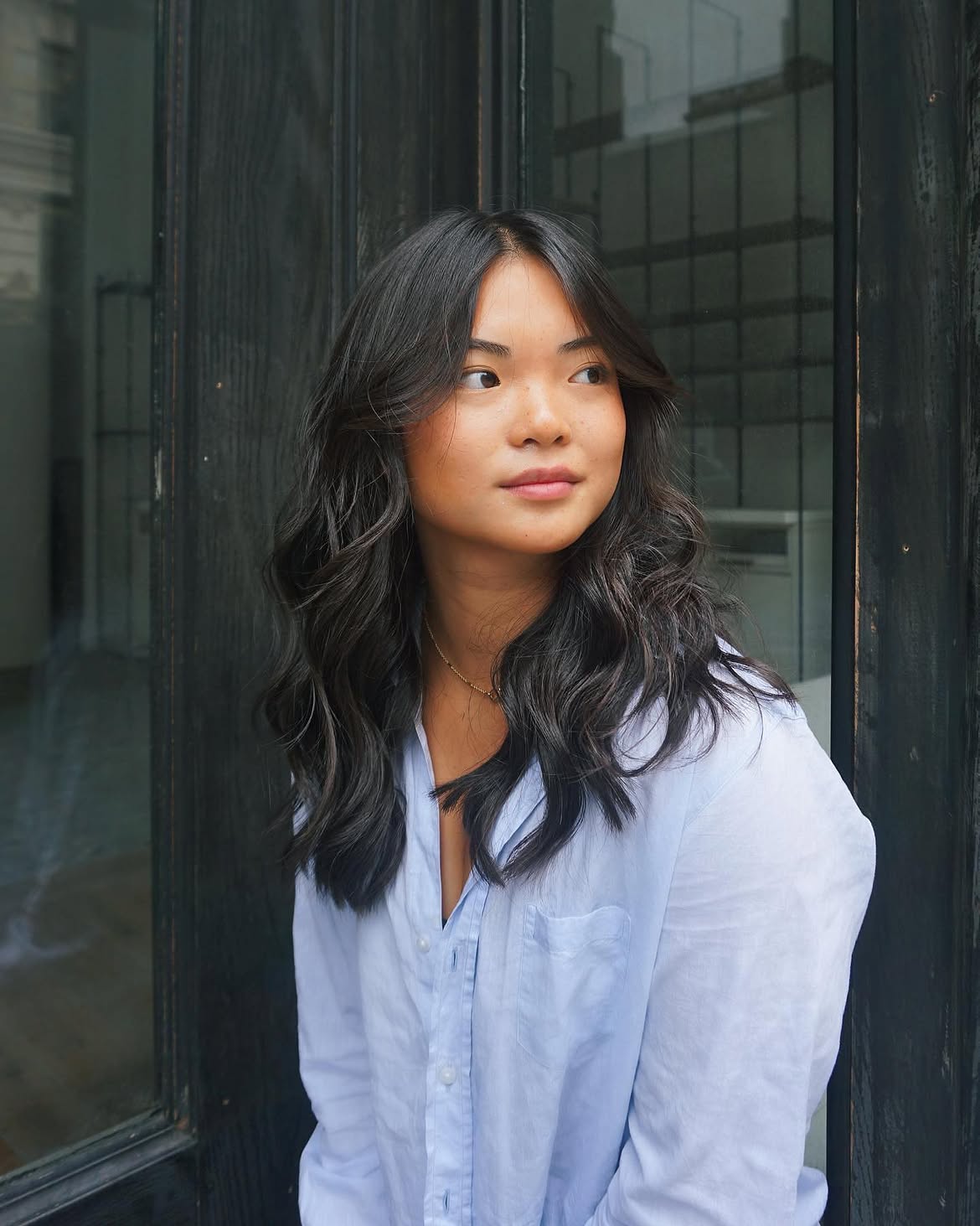 Effortless Face-Framing Layers With Soft Waves