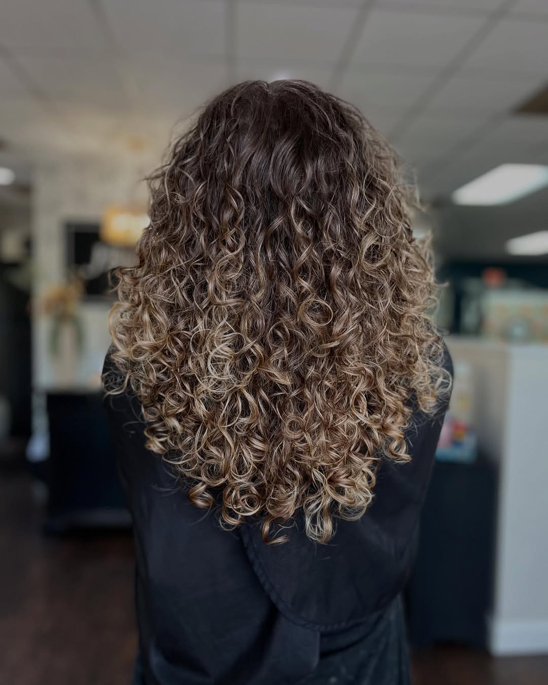 Effortless Medium Layered Curly Cut