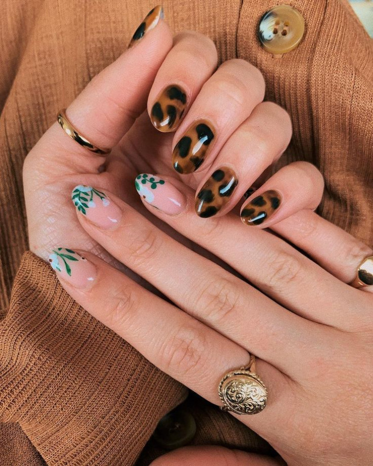 Elegant Tortoise Shell and Floral Accent Nails