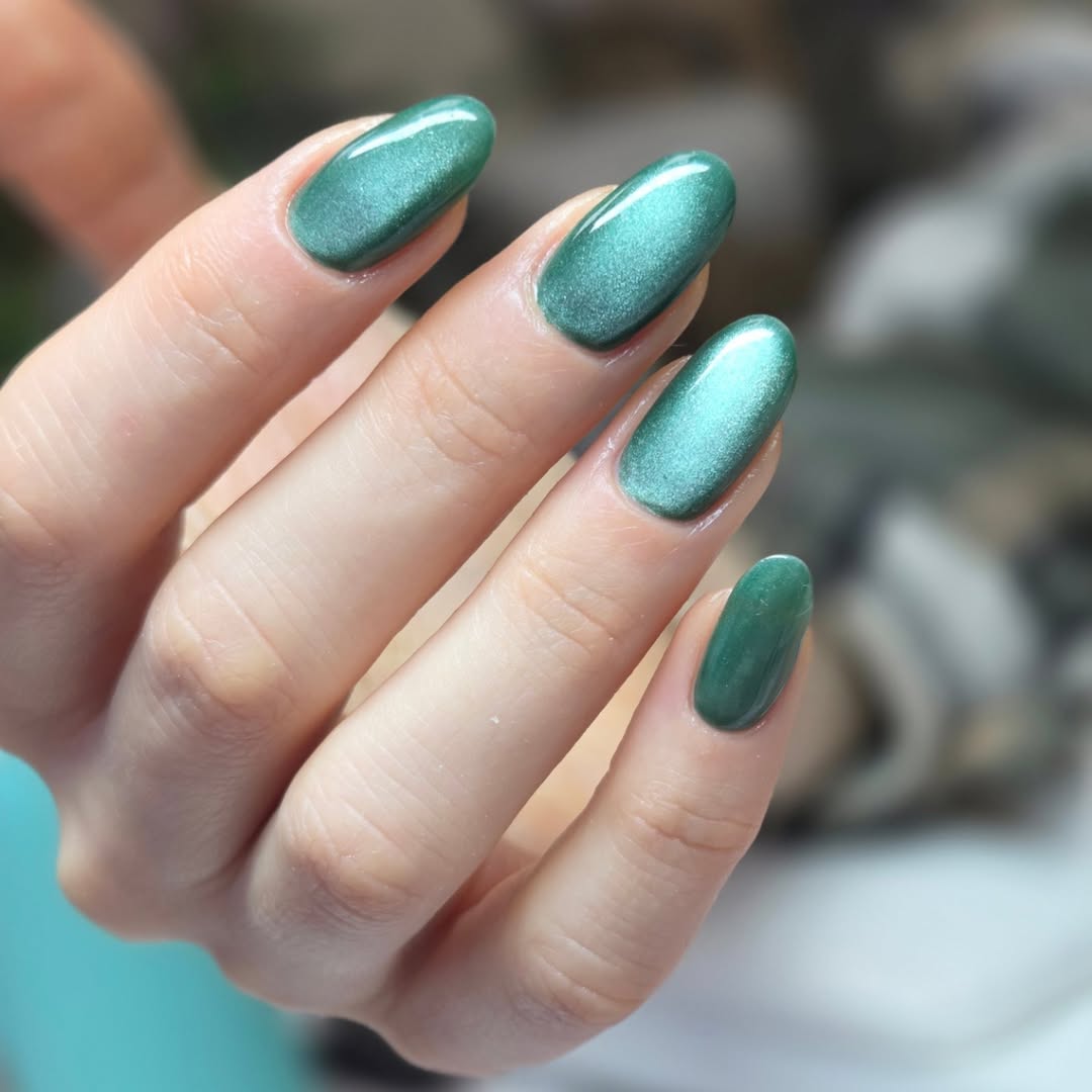 Emerald Green Cat Eye Oval Nails