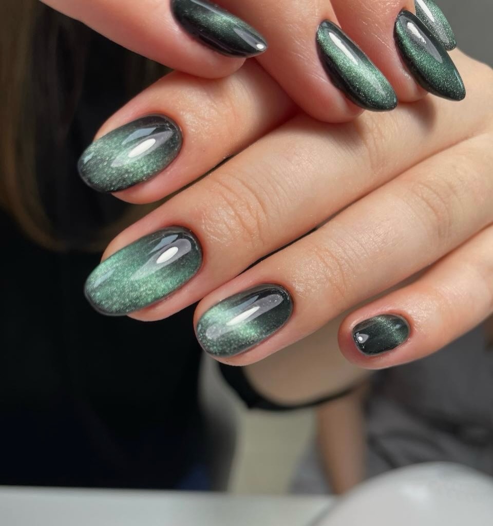 Emerald Green Cat Eye Oval Nails