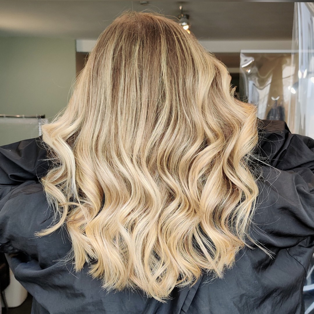 Golden Hour Honey Blonde Beach Waves