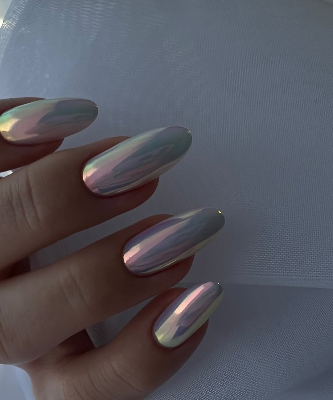 Iridescent Chrome Oval Nails with Shifting Hues