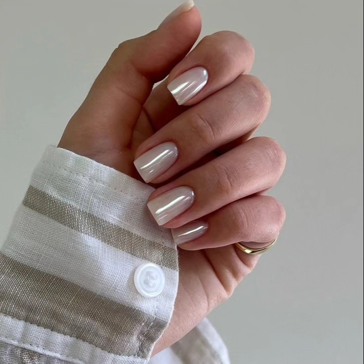 Iridescent Pearl Chrome Squoval Nails