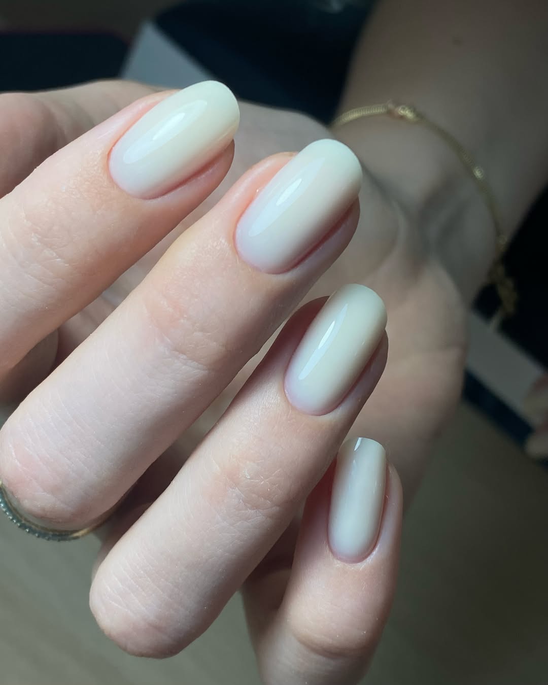 Milky White Oval Creamy Gloss Nails