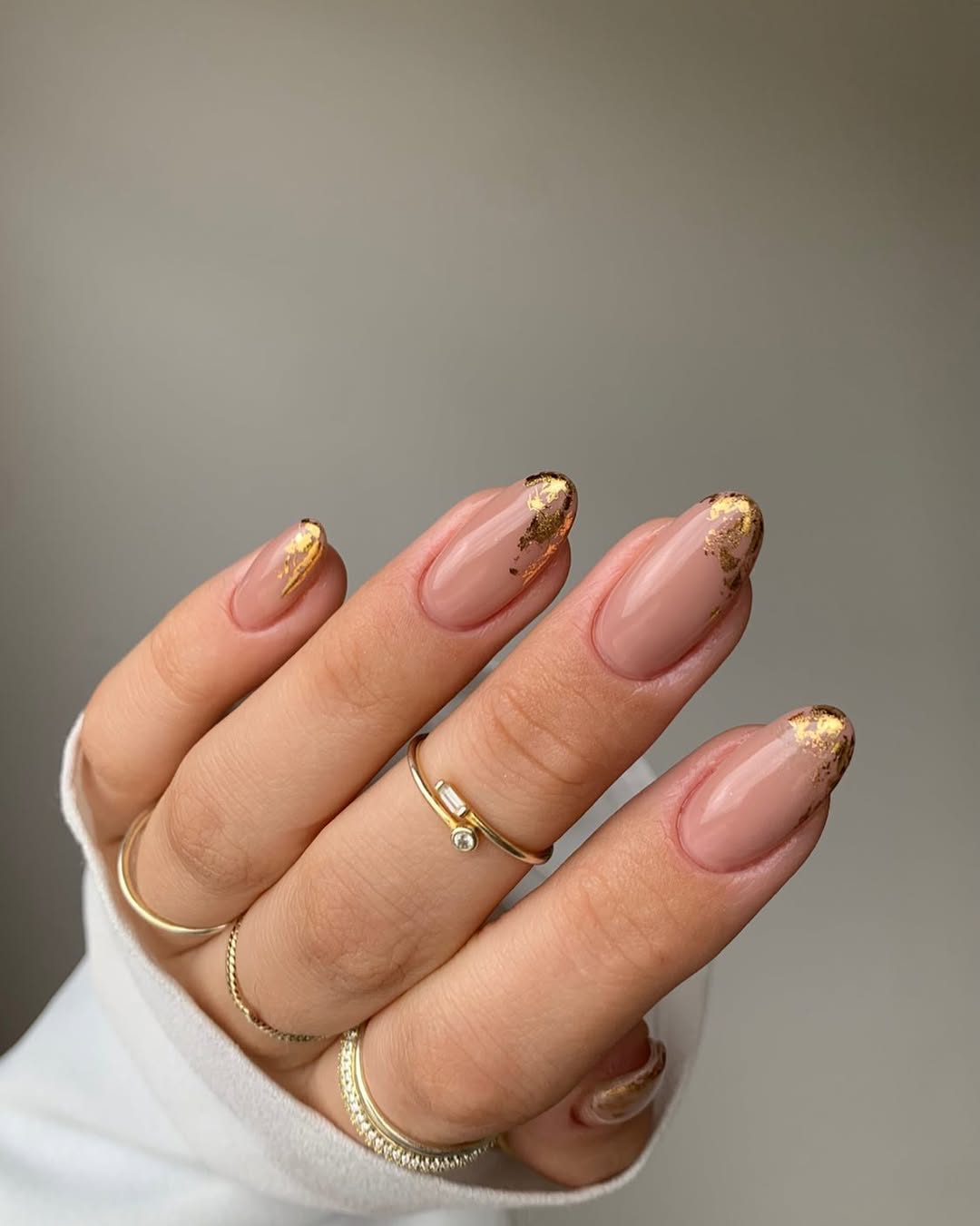 Nude Oval Nails With Gold Flake Accent