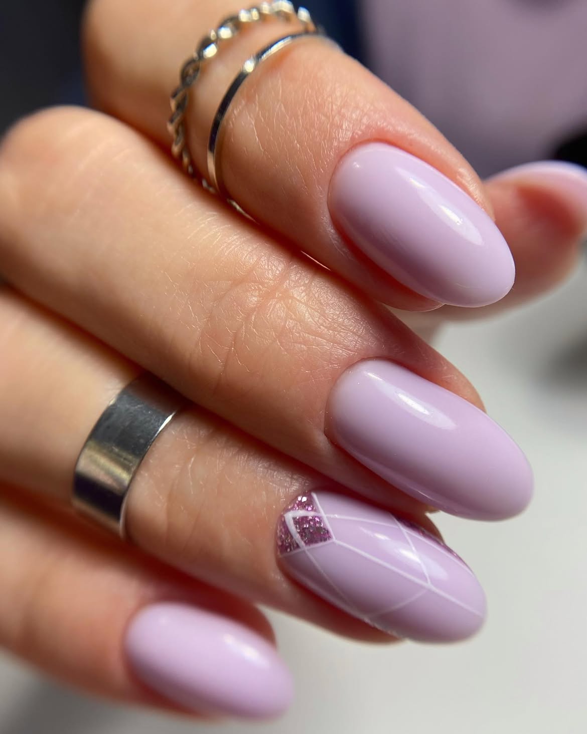 Pastel Purple Geometric Accent Oval Nails