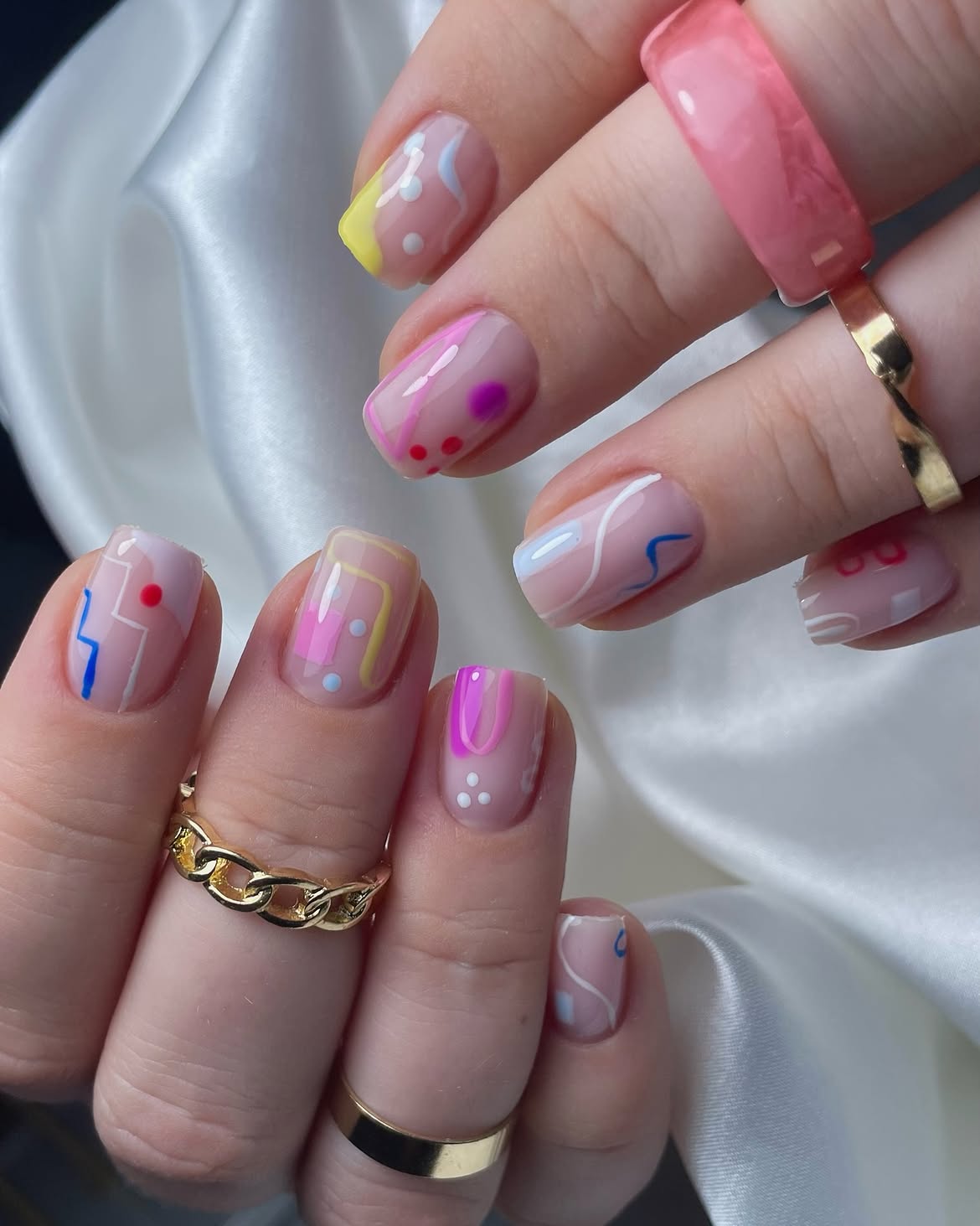 Playful Abstract Geometric Line Art Short Nails