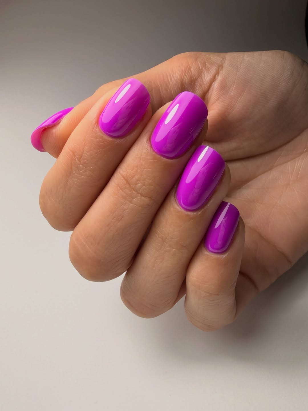 Vibrant Orchid Glossy Oval Nails