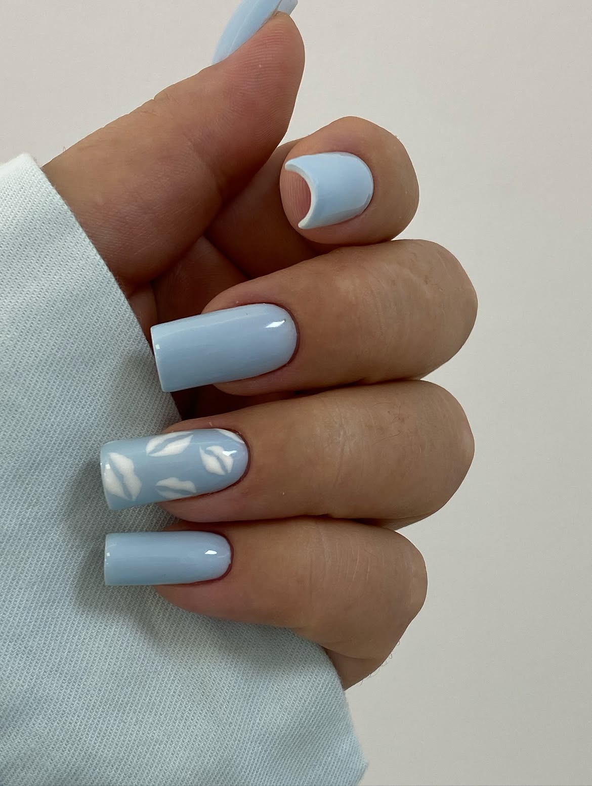Baby Blue Kiss Mark Square Nails