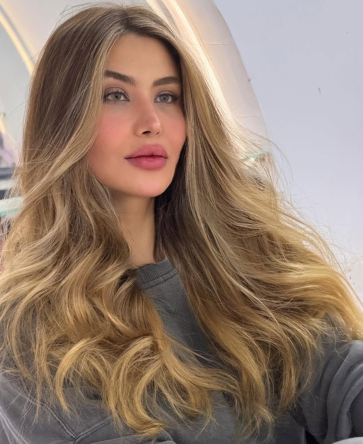Beachy Blonde Waves With Subtle Face Framing