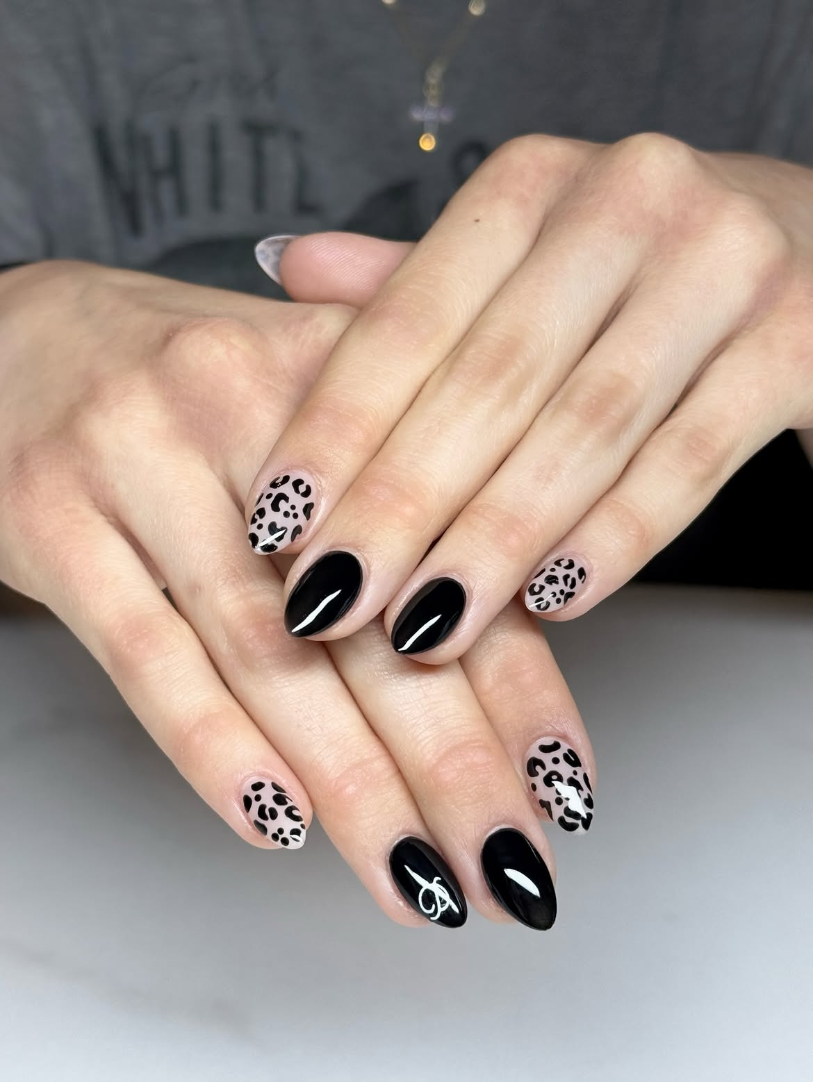 Black Glossy Oval Leopard Print Accent Nails