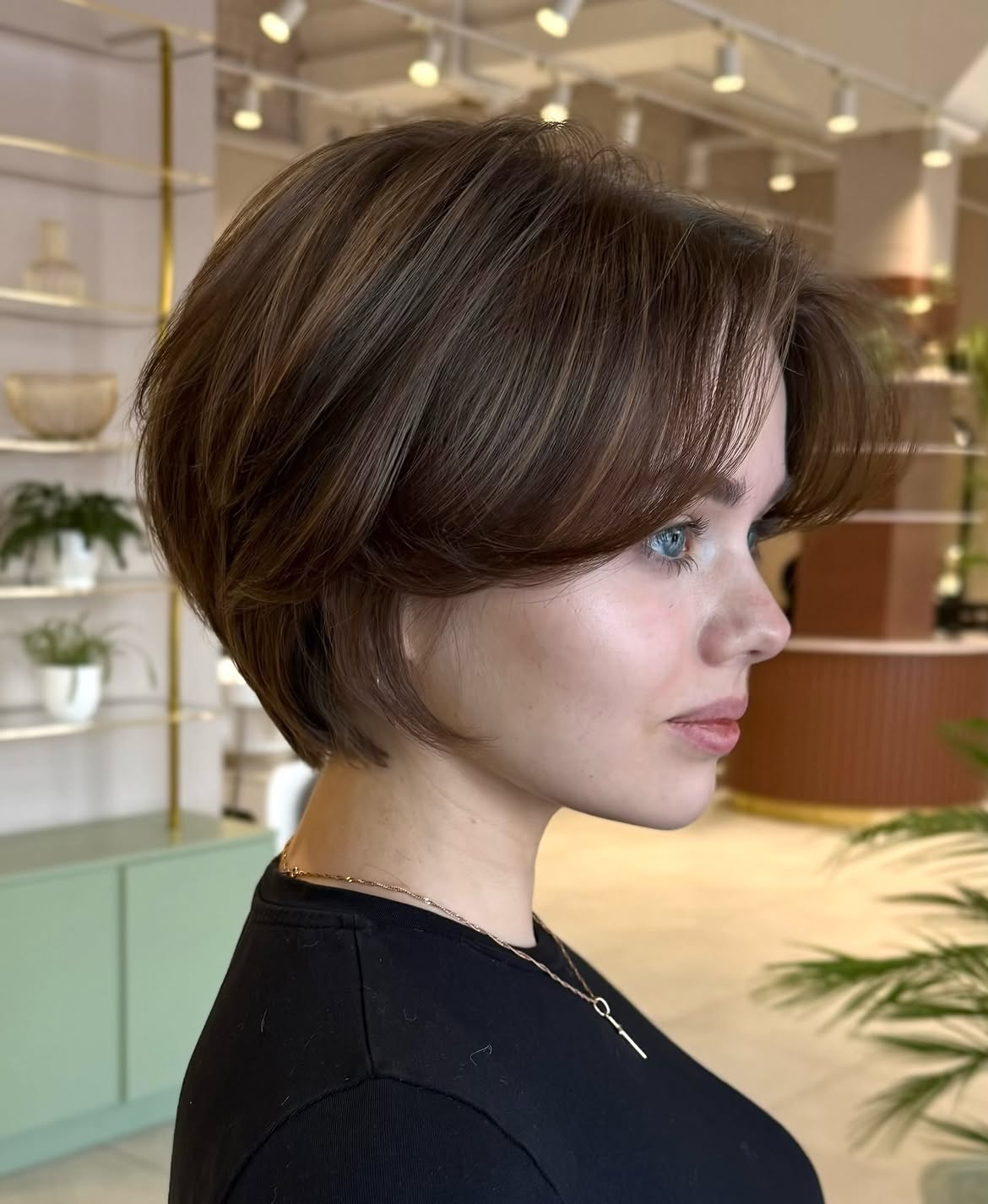 Chic Layered Bob With Wispy Curtain Bangs