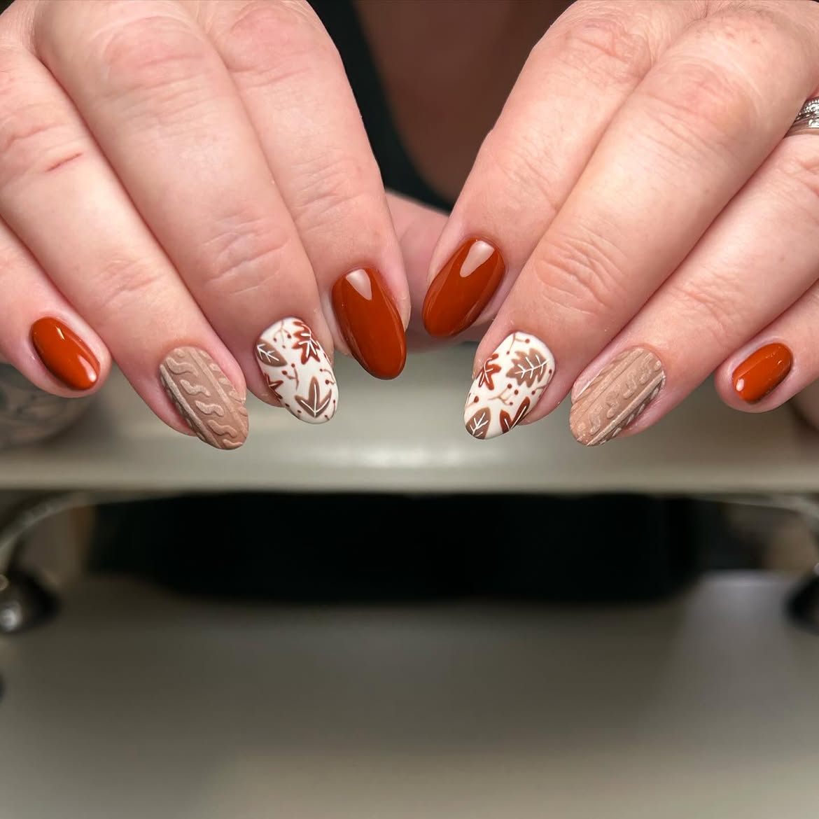 Cozy Autumn Cable Knit Leaf Accent Nails