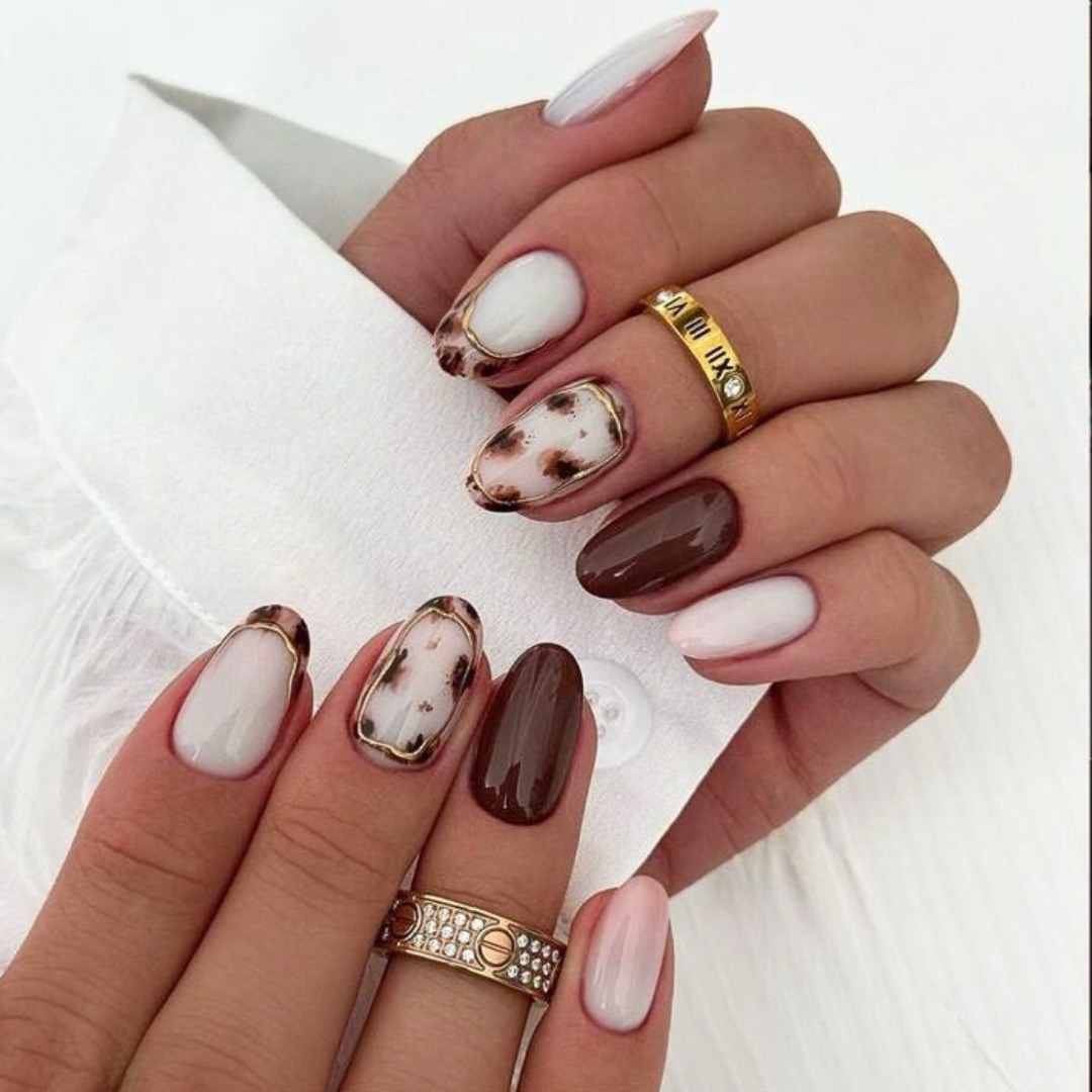 Cozy Fall Tortoiseshell Almond Nails