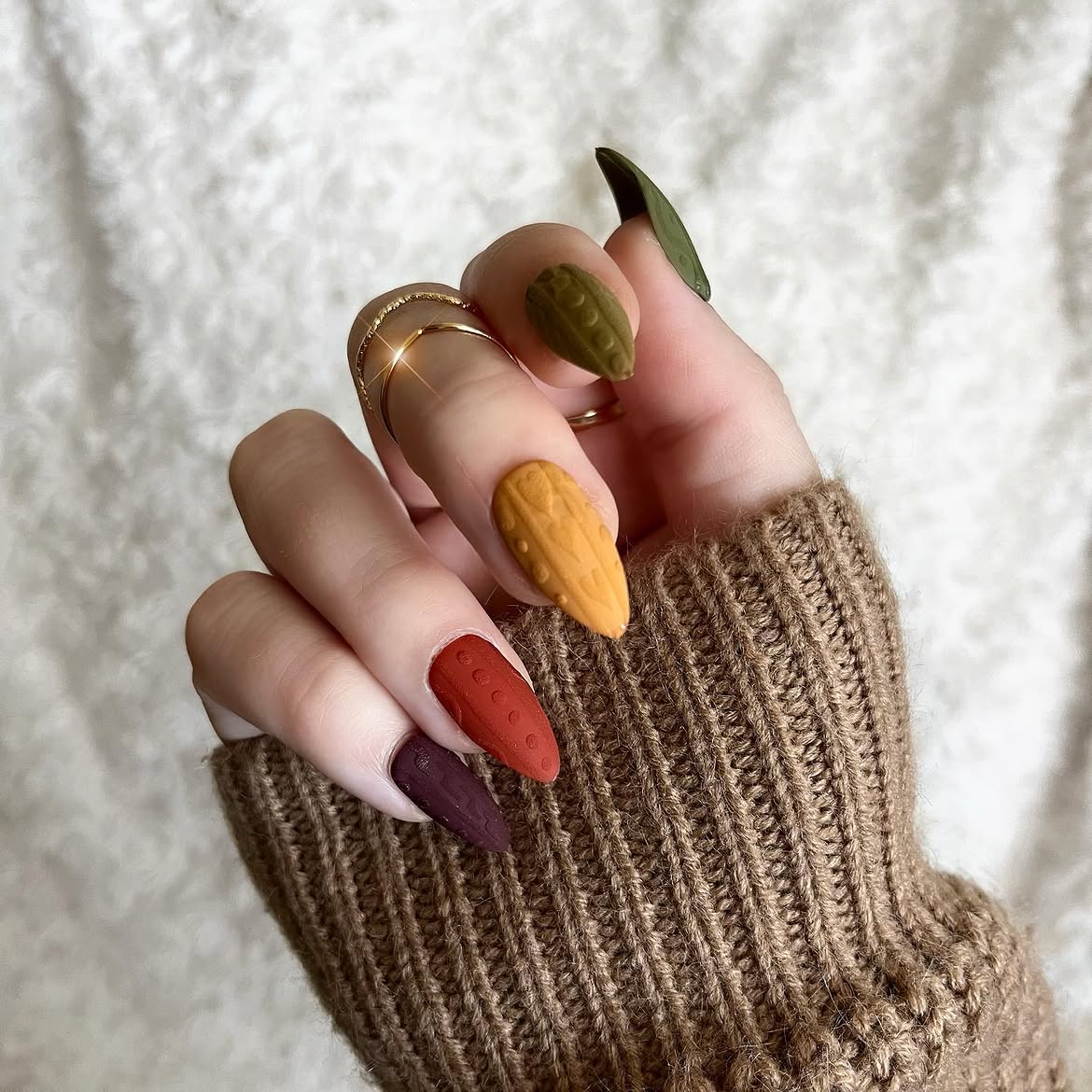 Cozy Knit Texture Matte Fall Manicure