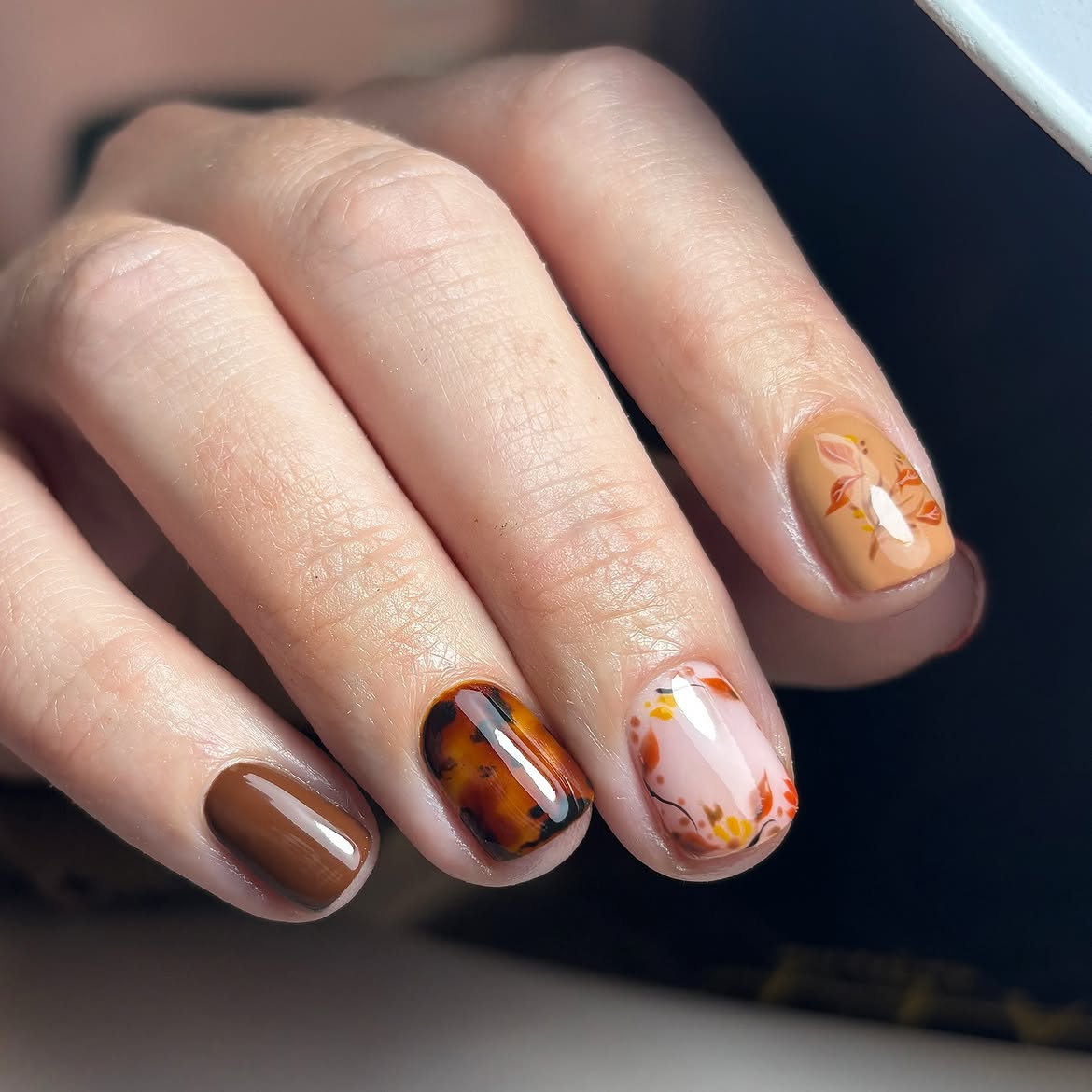 Cozy Tortoiseshell & Autumn Leaf Nail Art
