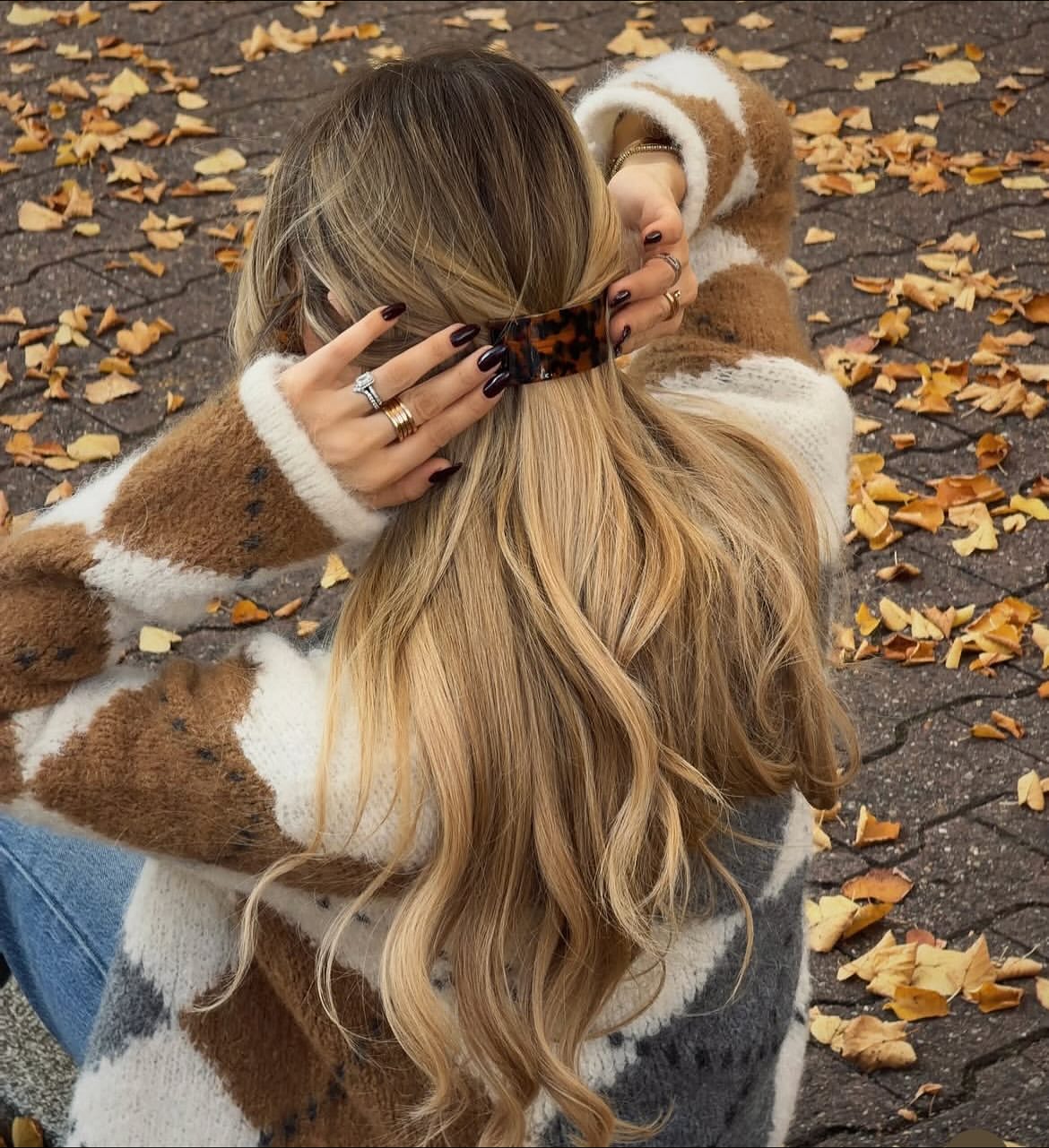 Effortless Wavy Ponytail with Tortoiseshell Clip