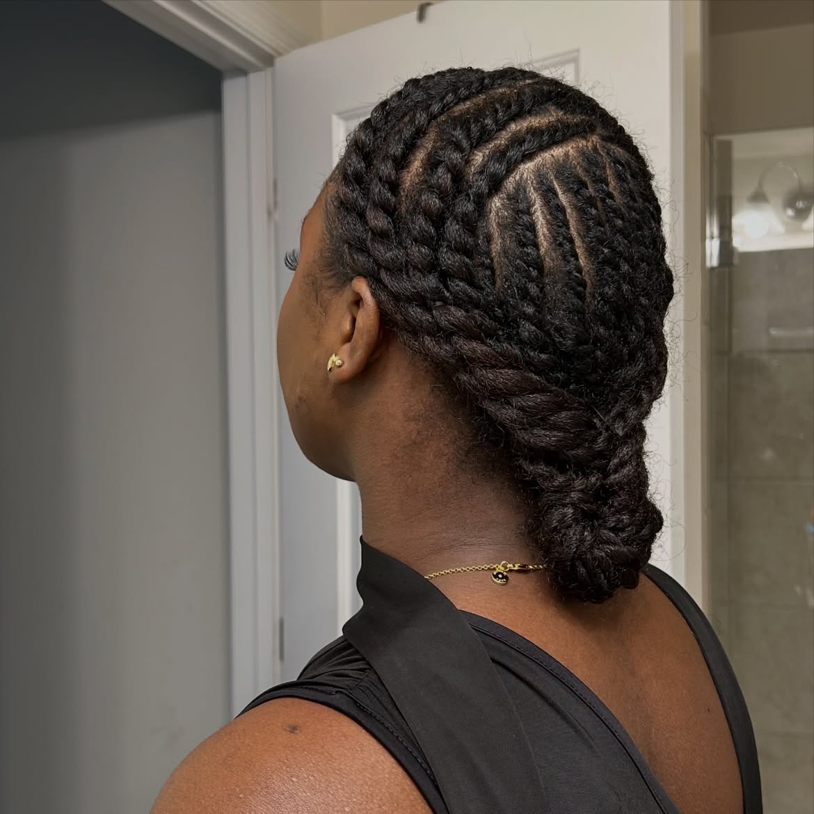Geometric Cornrow Braids With Twists