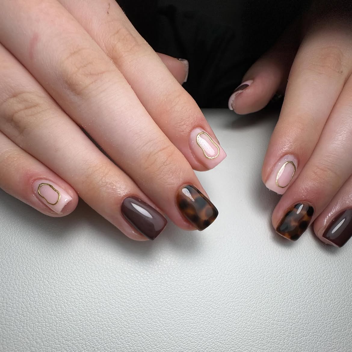 Glossy Tortoiseshell and Pink Abstract Nails