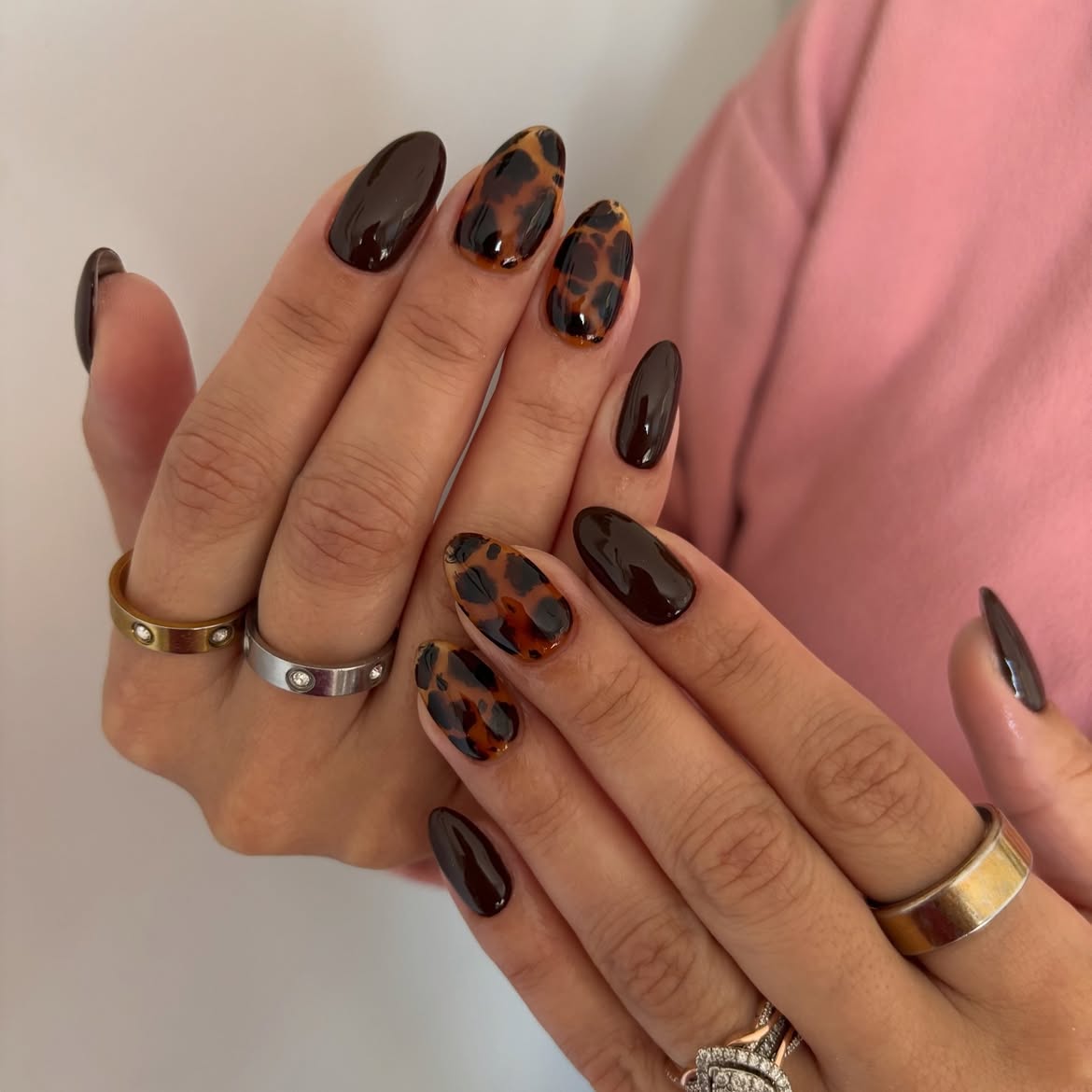 Glossy Tortoiseshell Cheetah Oval Nails