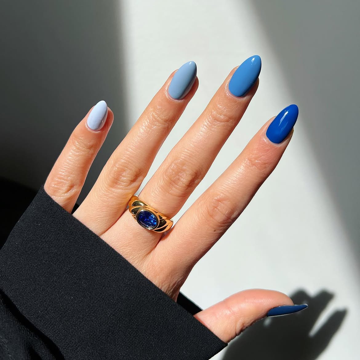 Mismatched Blue Gradient Almond Nails