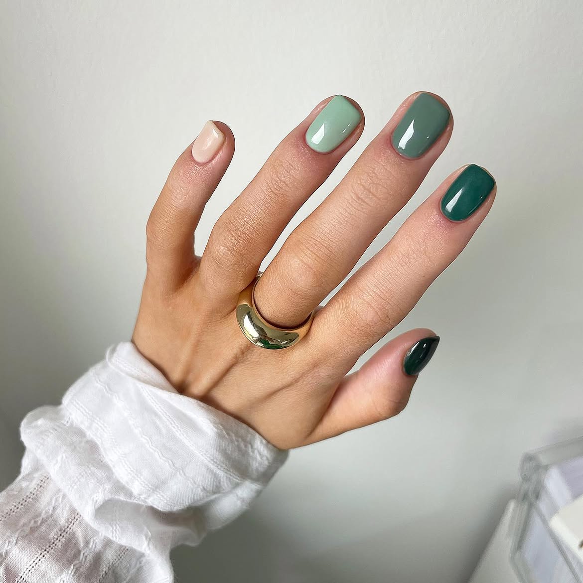 Mismatched Green Tones Glossy Fall Manicure
