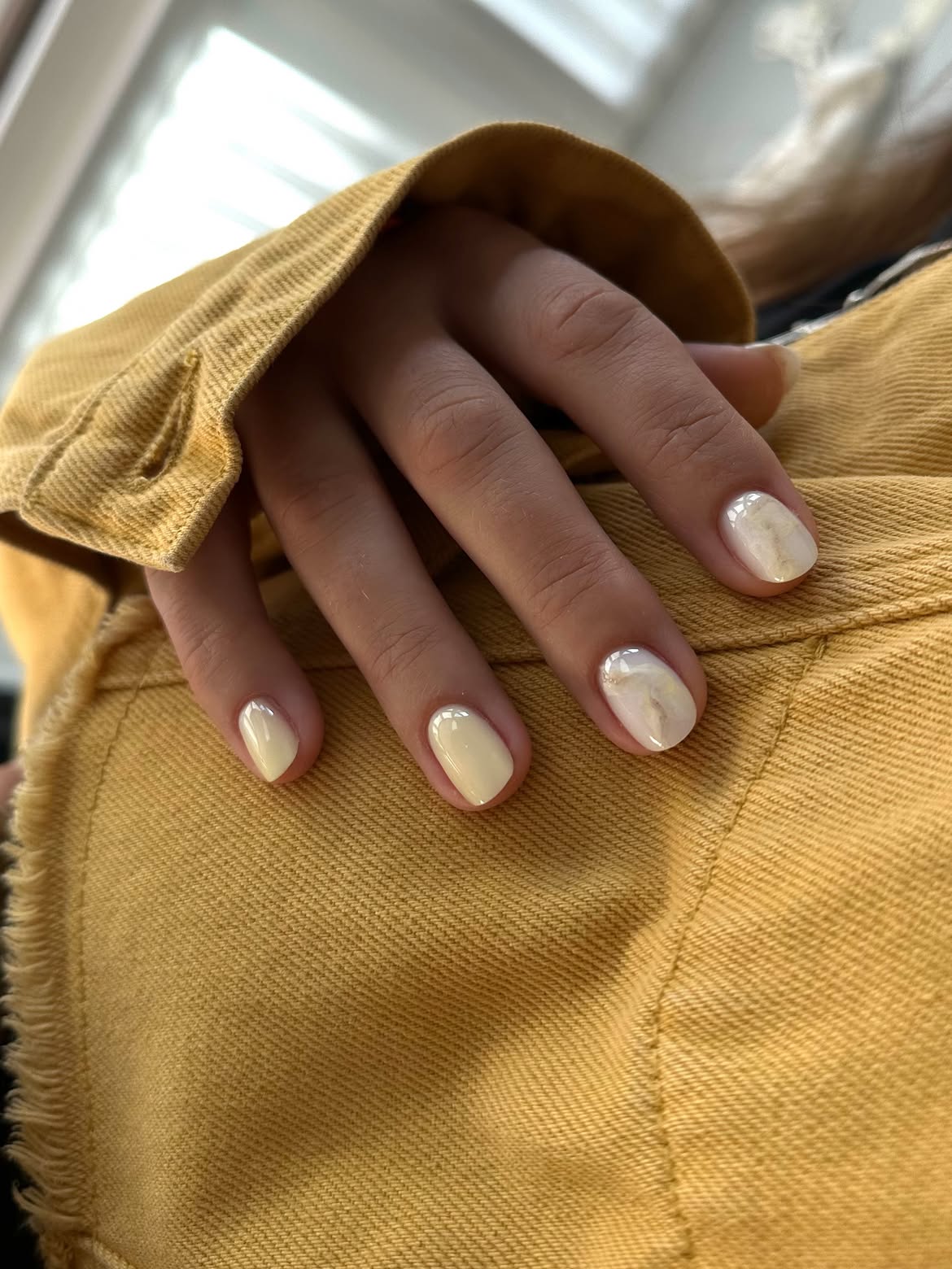 Pale Yellow Marble and Milky Swirl Short Nails