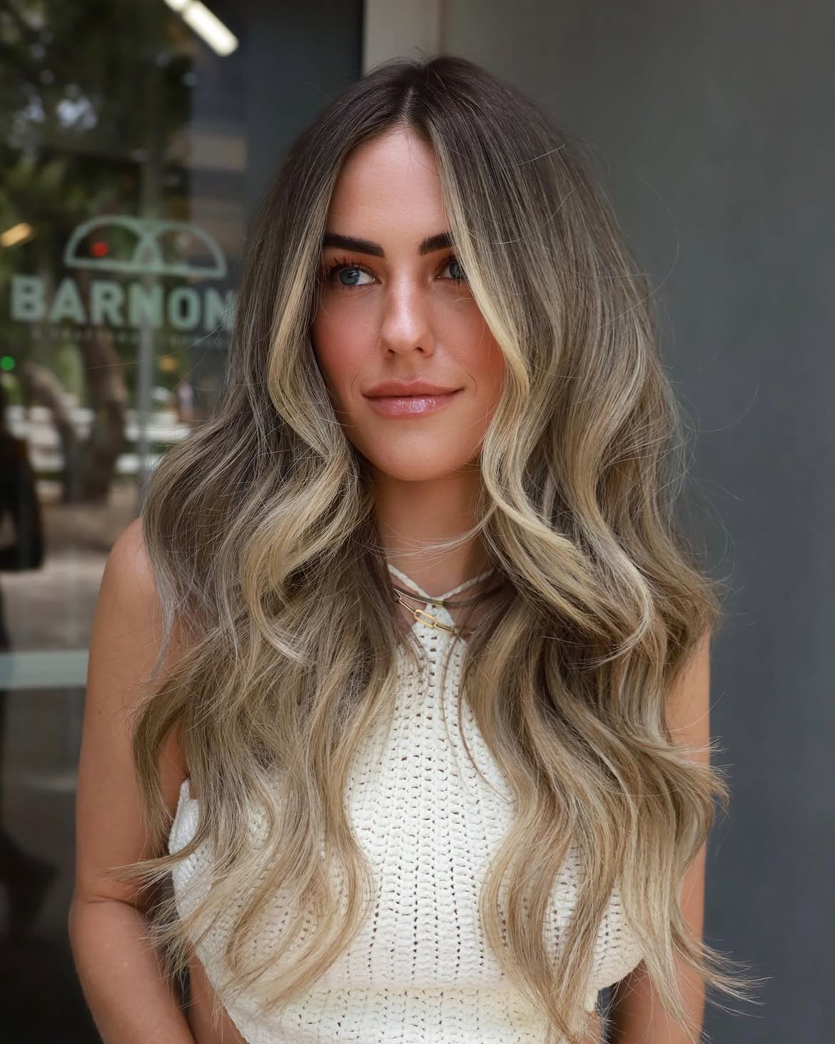 Sun-Kissed Honey Blonde Waves With Face-Framing Highlights