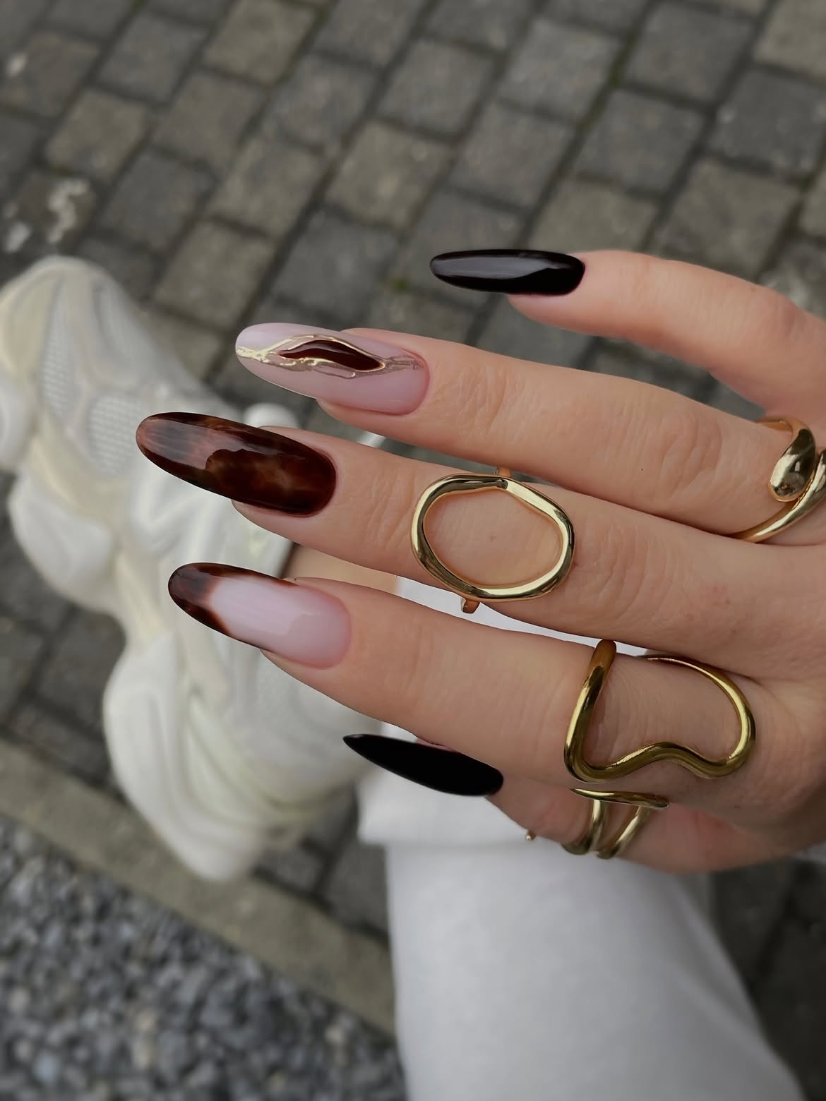 Tortoiseshell and Black Aura Almond Nails