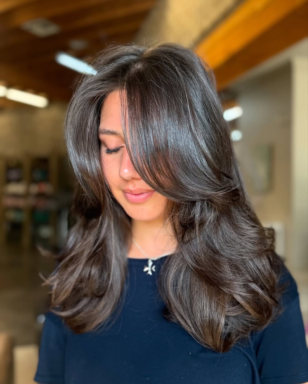 Voluminous Dark Layers With Face-Framing Swirls