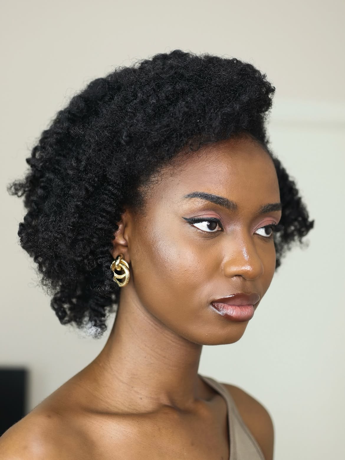 Voluminous Twist-Out With Defined Curls
