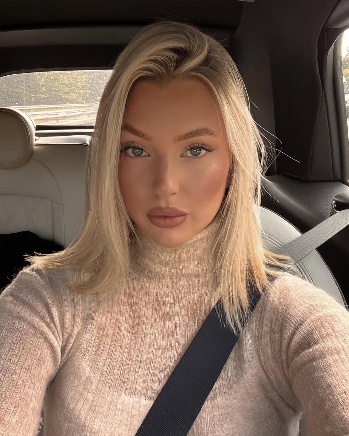 Warm Honey Blonde Lob With Effortless Beach Waves