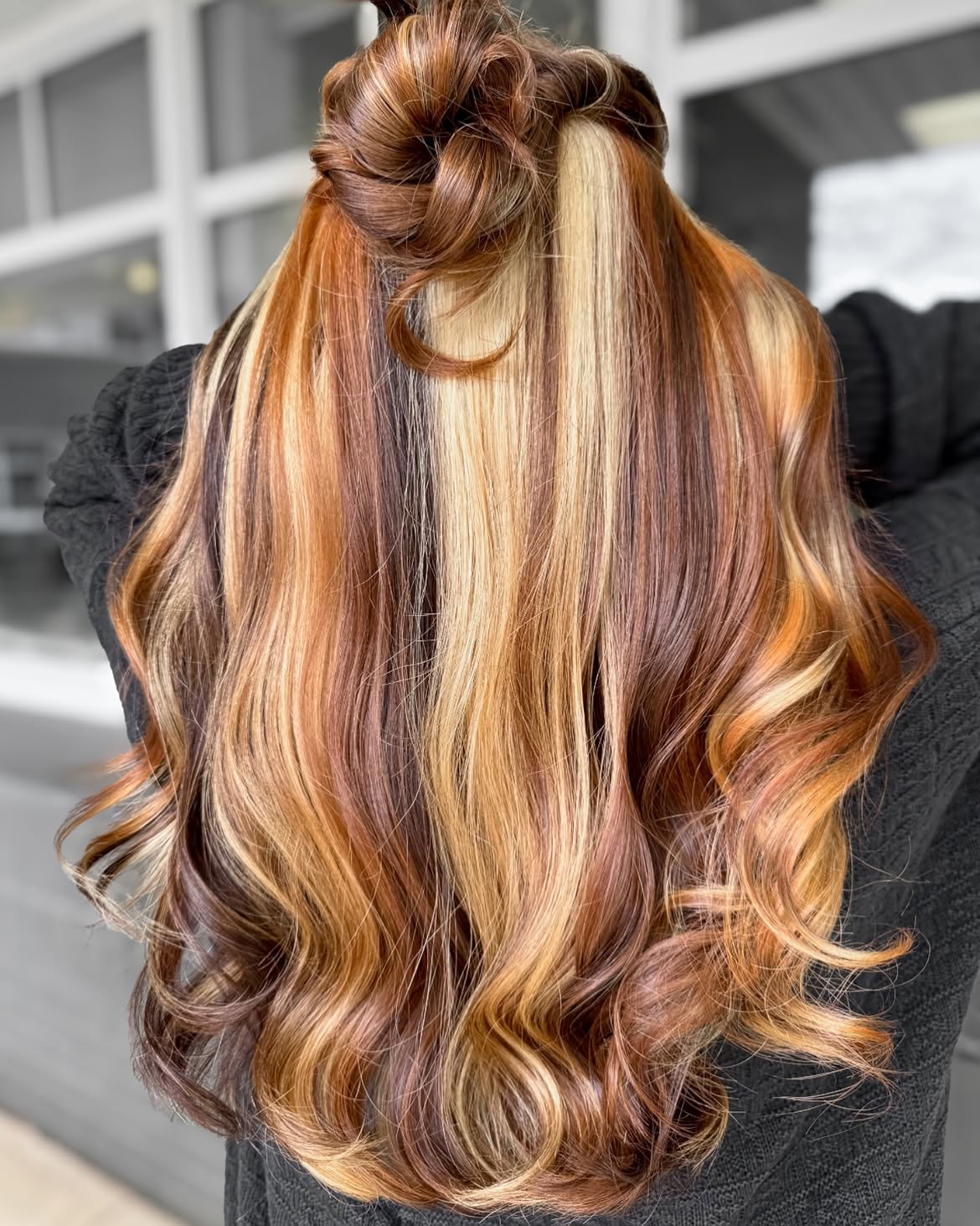 Warm Toned Calico Hair With Loose Waves