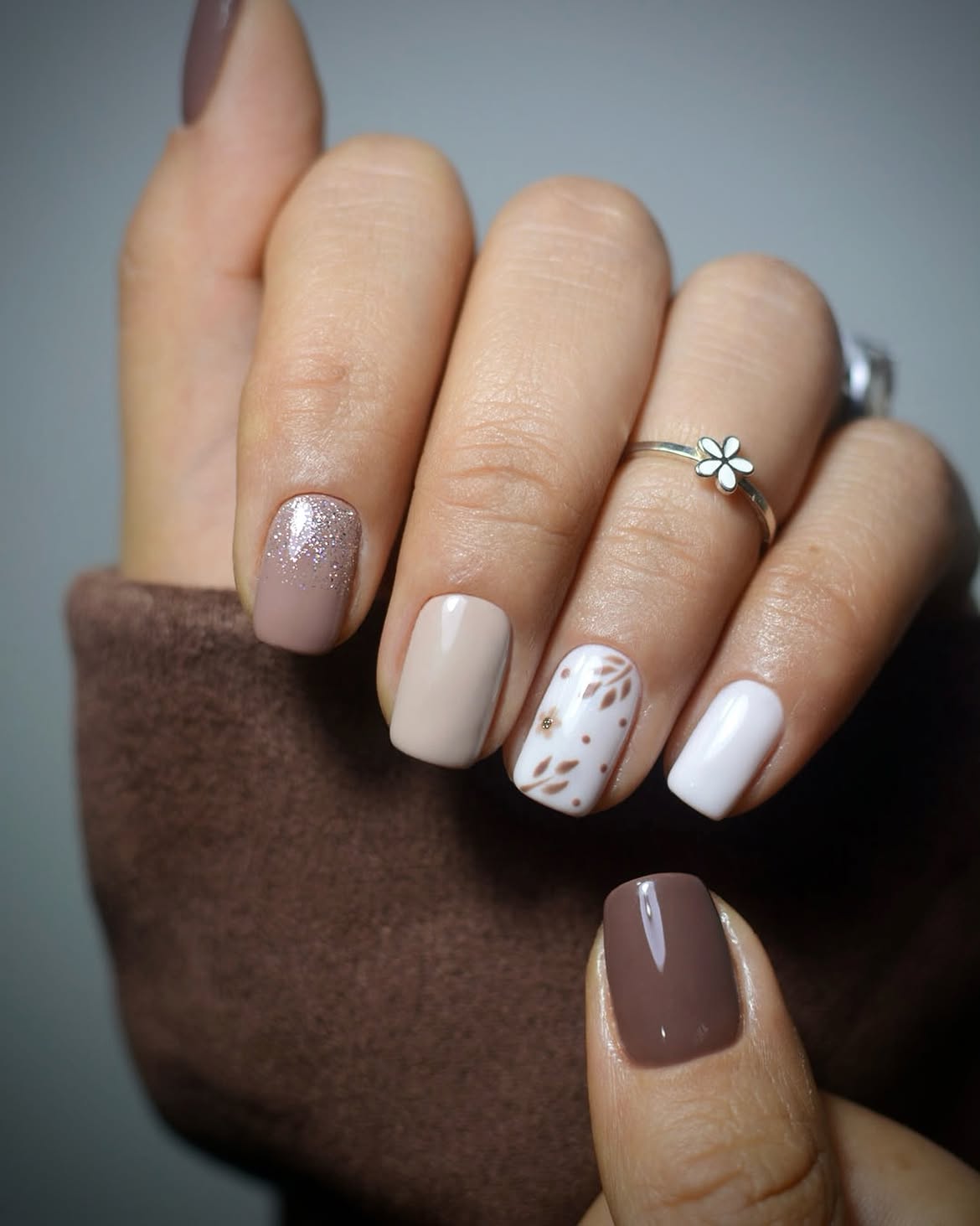 Autumn Leafy Accents with Neutral Tones