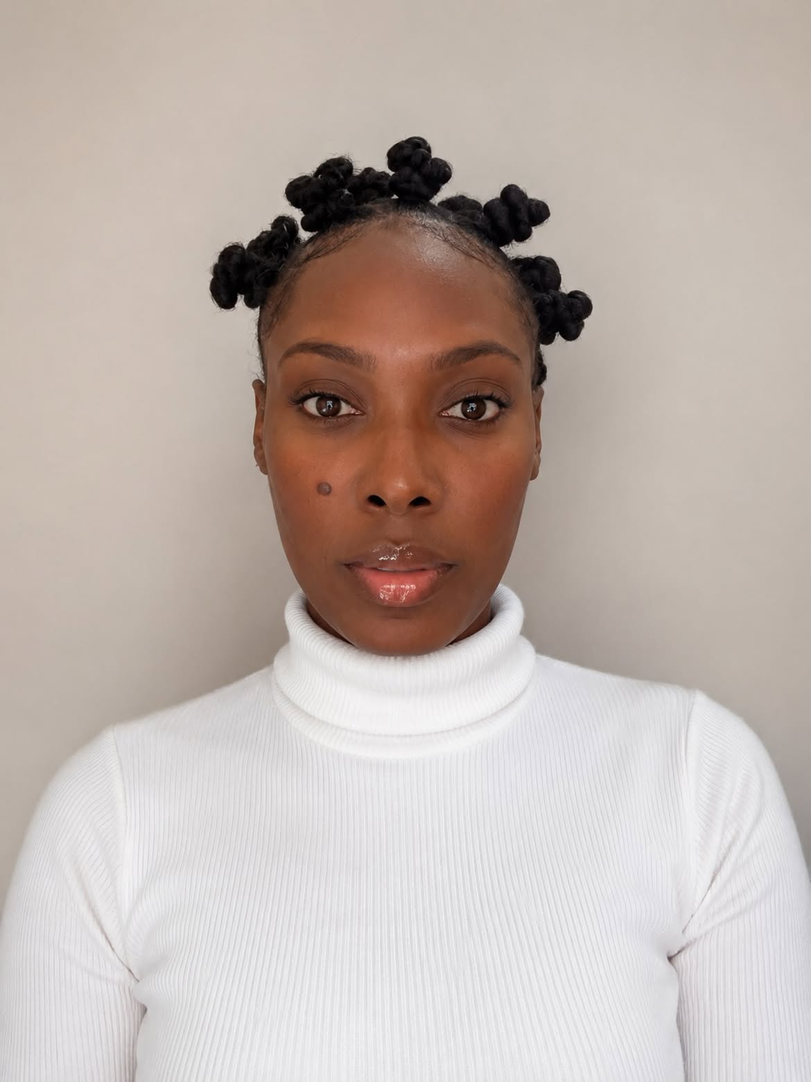 Chic Bantu Knots With Sleek Edges