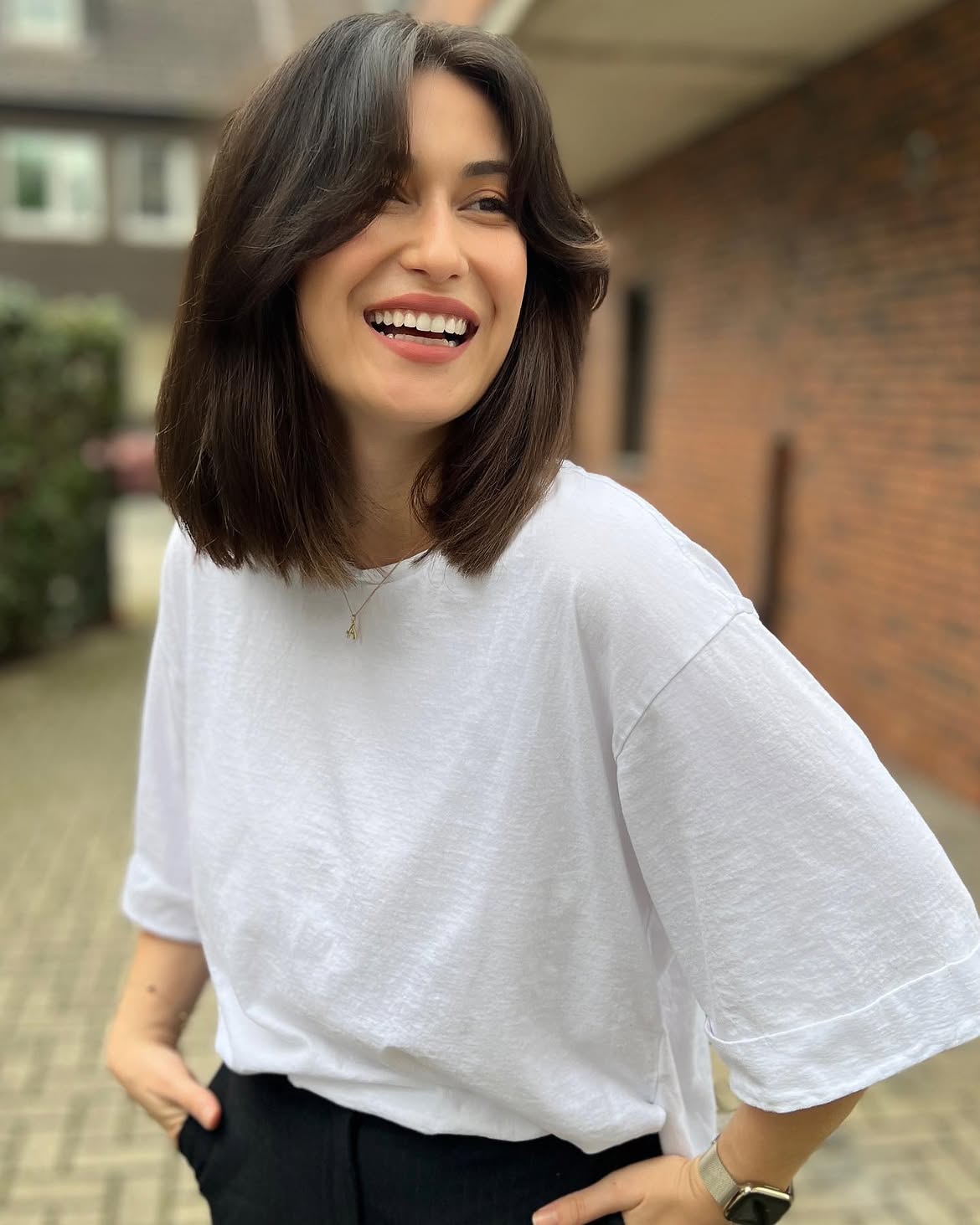Chic Collarbone Bob With Soft Face-Framing Layers