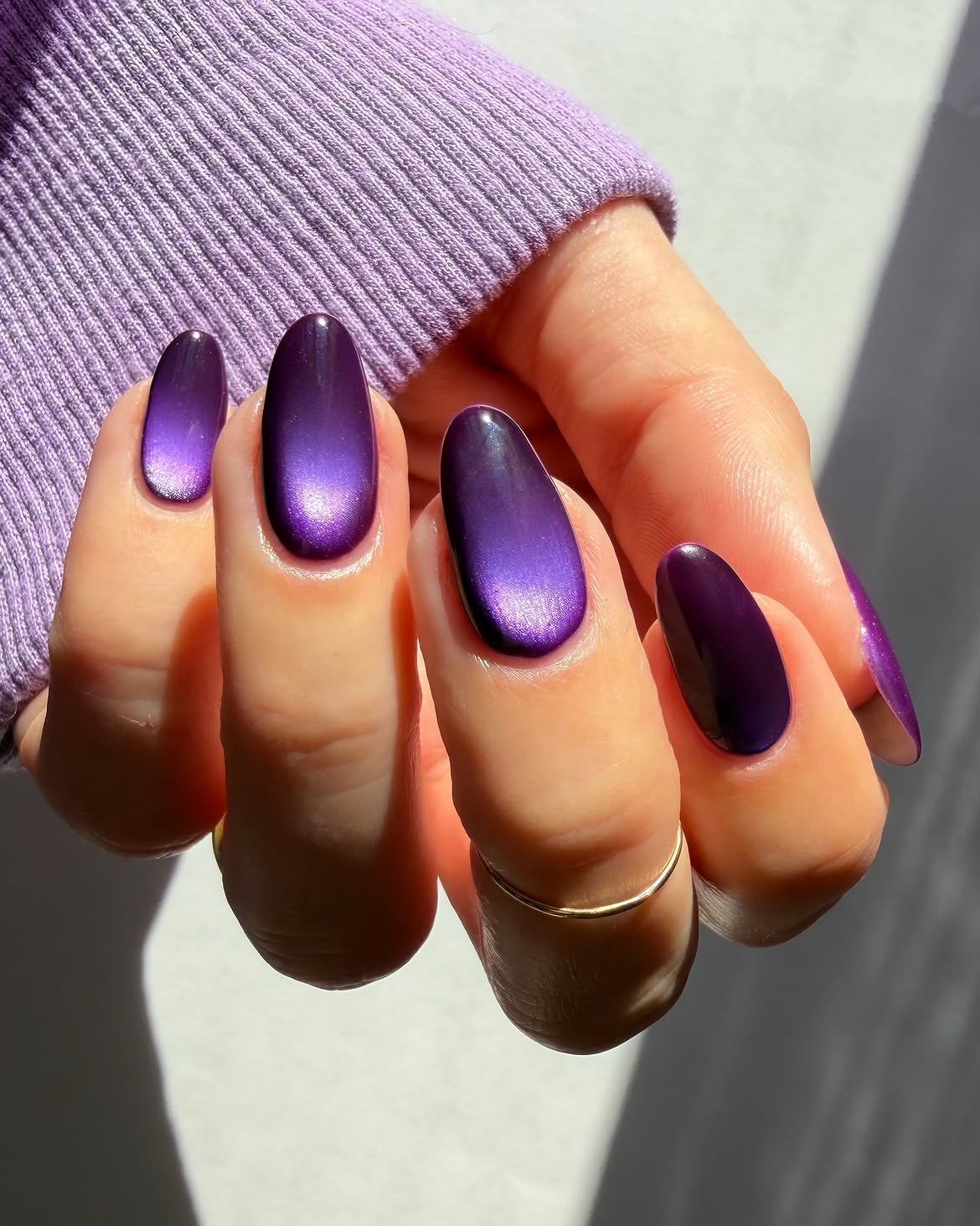 Deep Amethyst Cat Eye Oval Nails