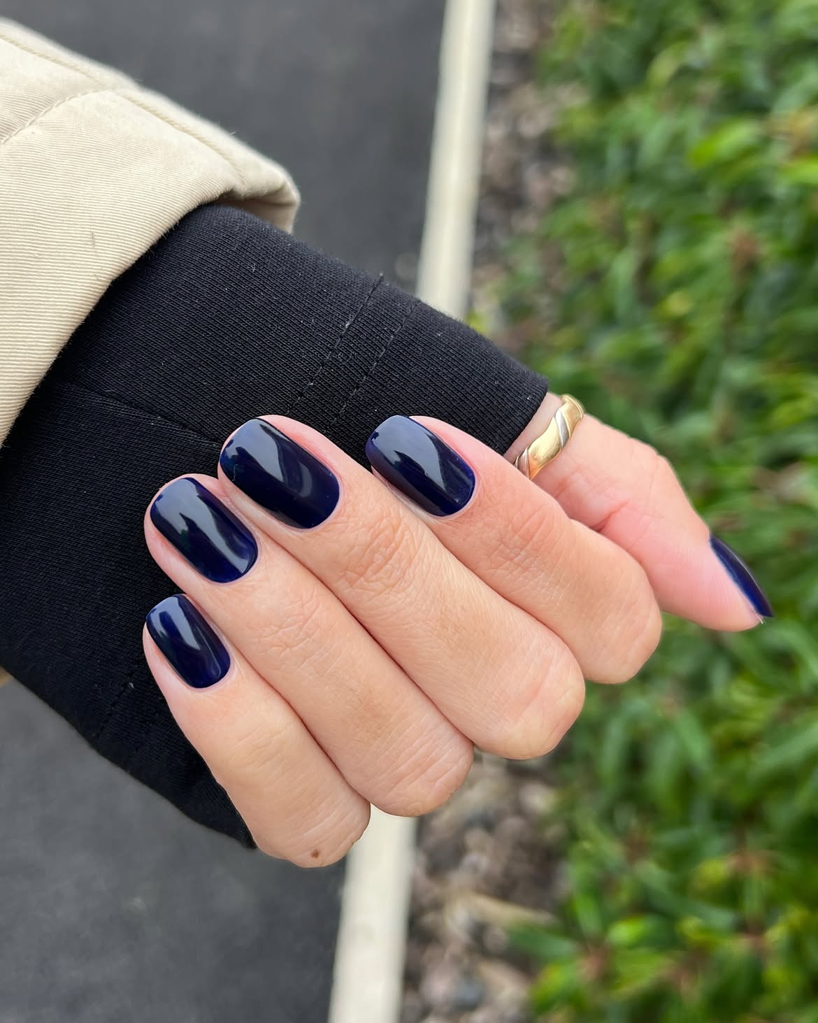Deep Navy Glossy Oval Nails