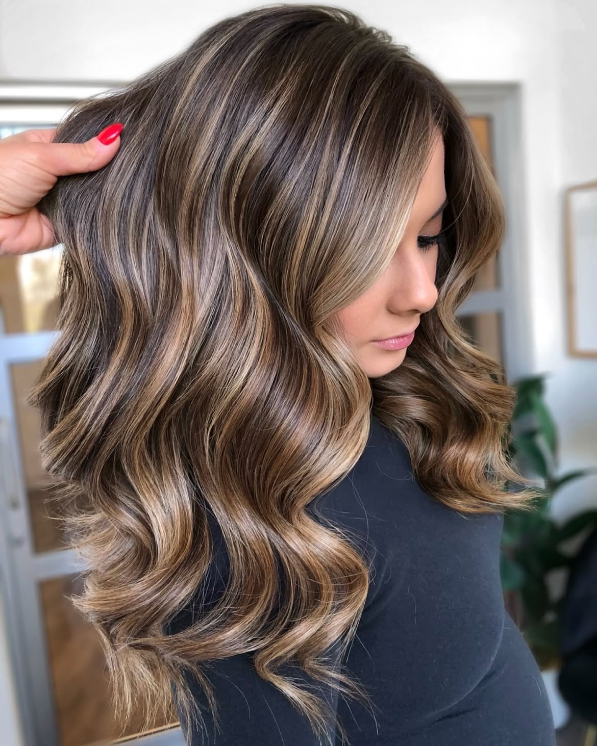 Dimensional Caramel Highlights On Long Layered Waves