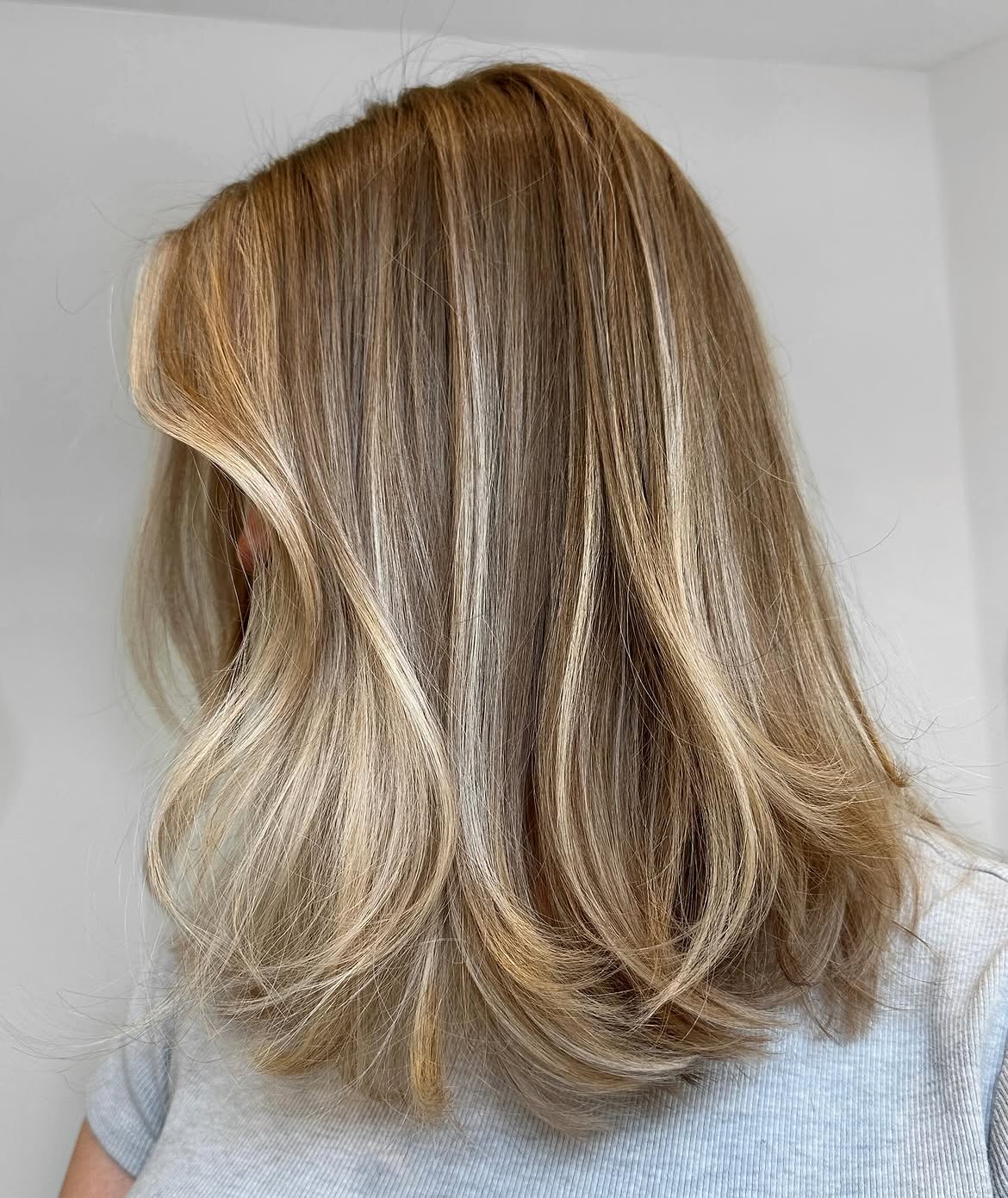 Dimensional Honey Blonde Highlights On Collarbone Lob