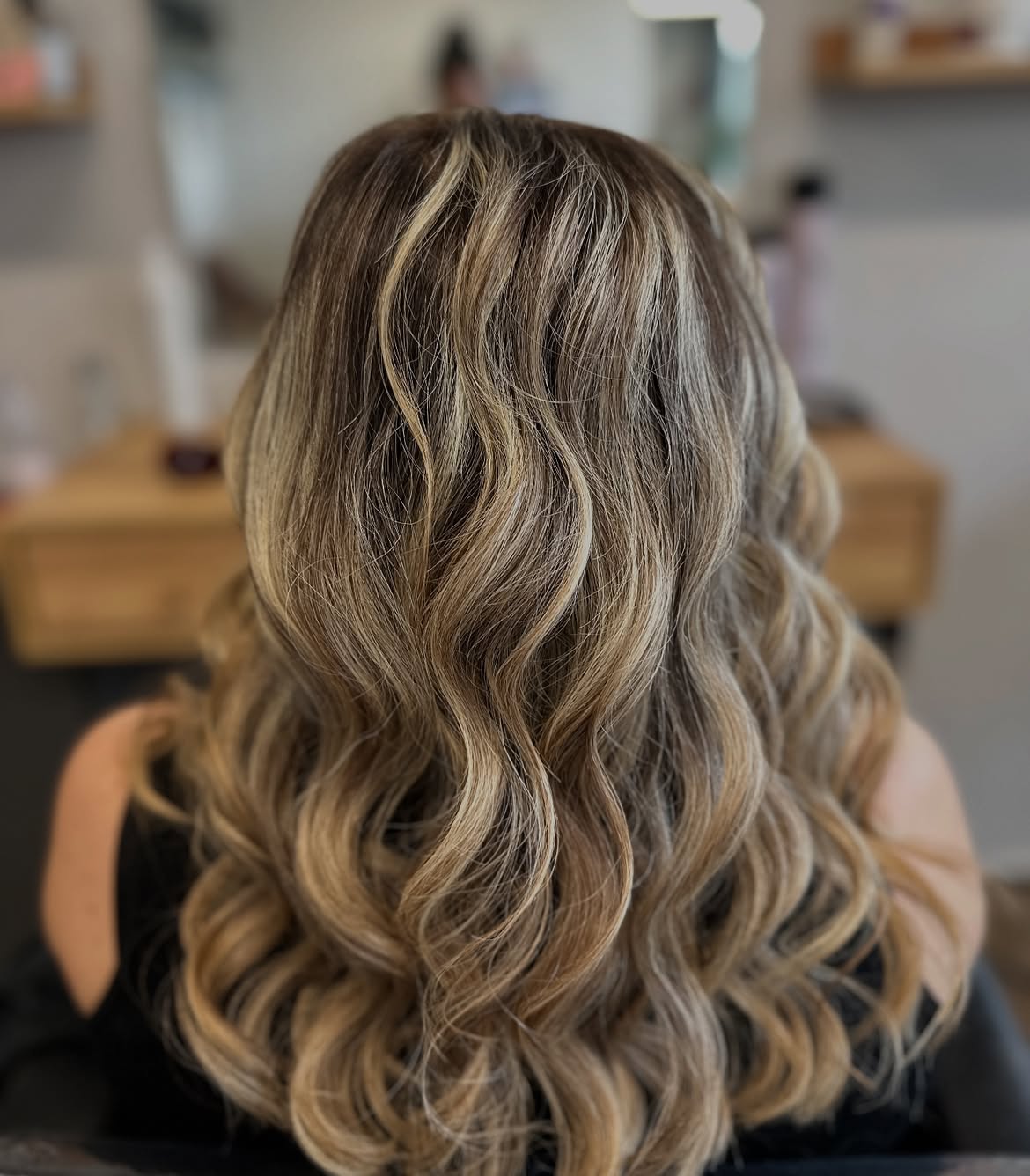 Dimensional Honey Blonde Waves On Long Layers
