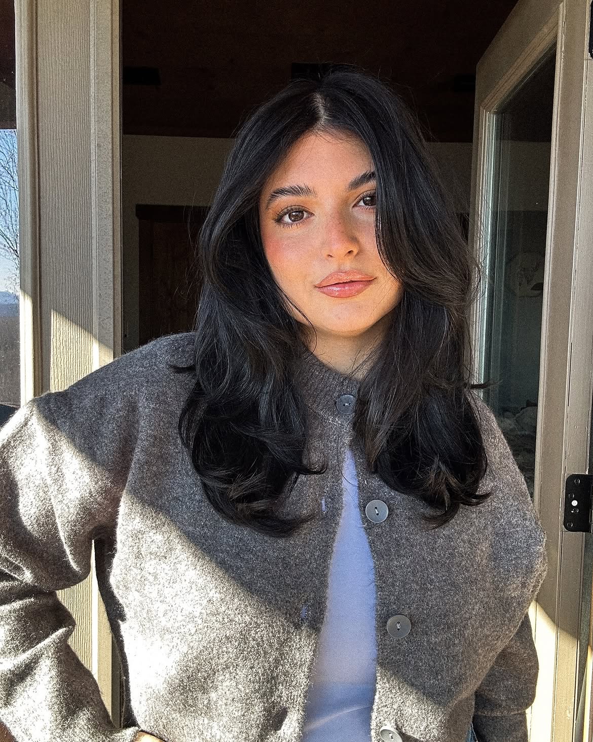 Effortless Dark Brown Layered Waves With Face Framing
