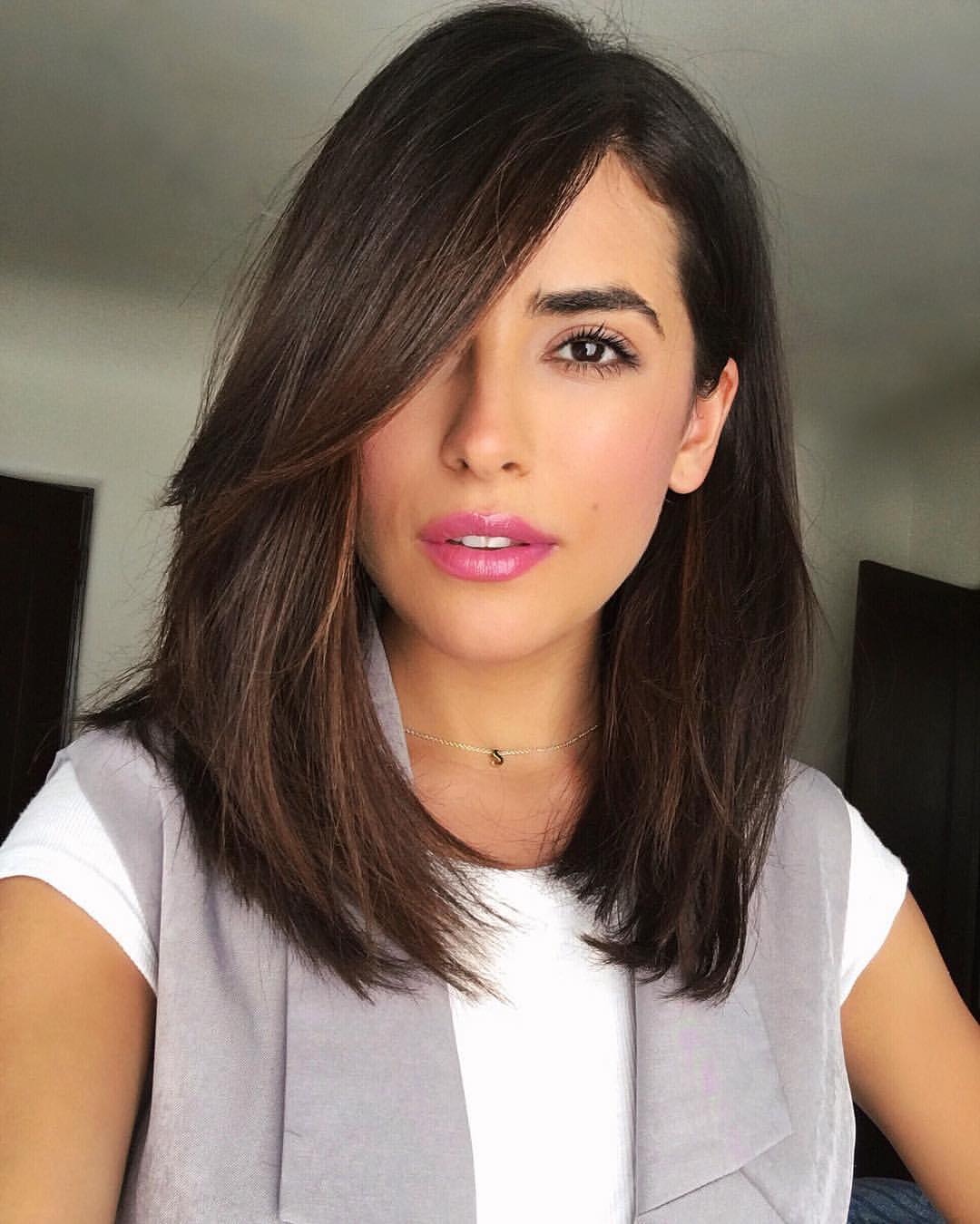 Effortless Face-Framing Layers With Soft Waves