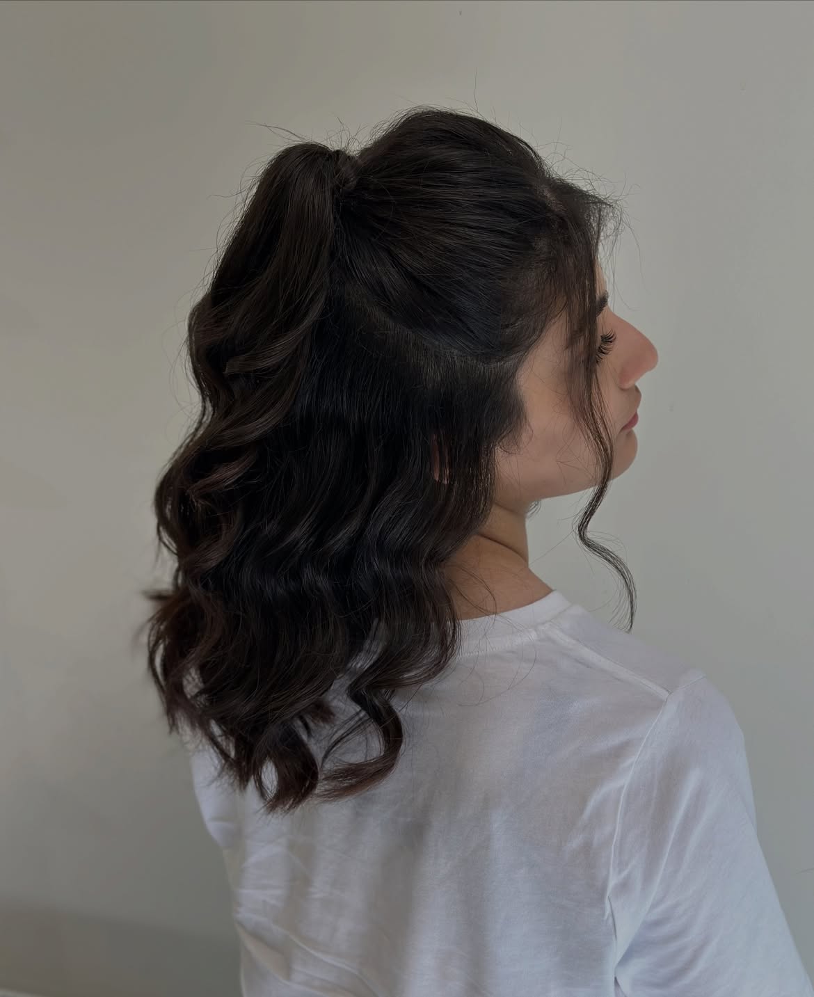 Effortless Half-Up Waves With Voluminous Crown
