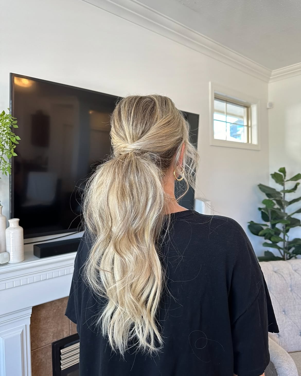 Effortless Twisted High Ponytail With Beachy Waves
