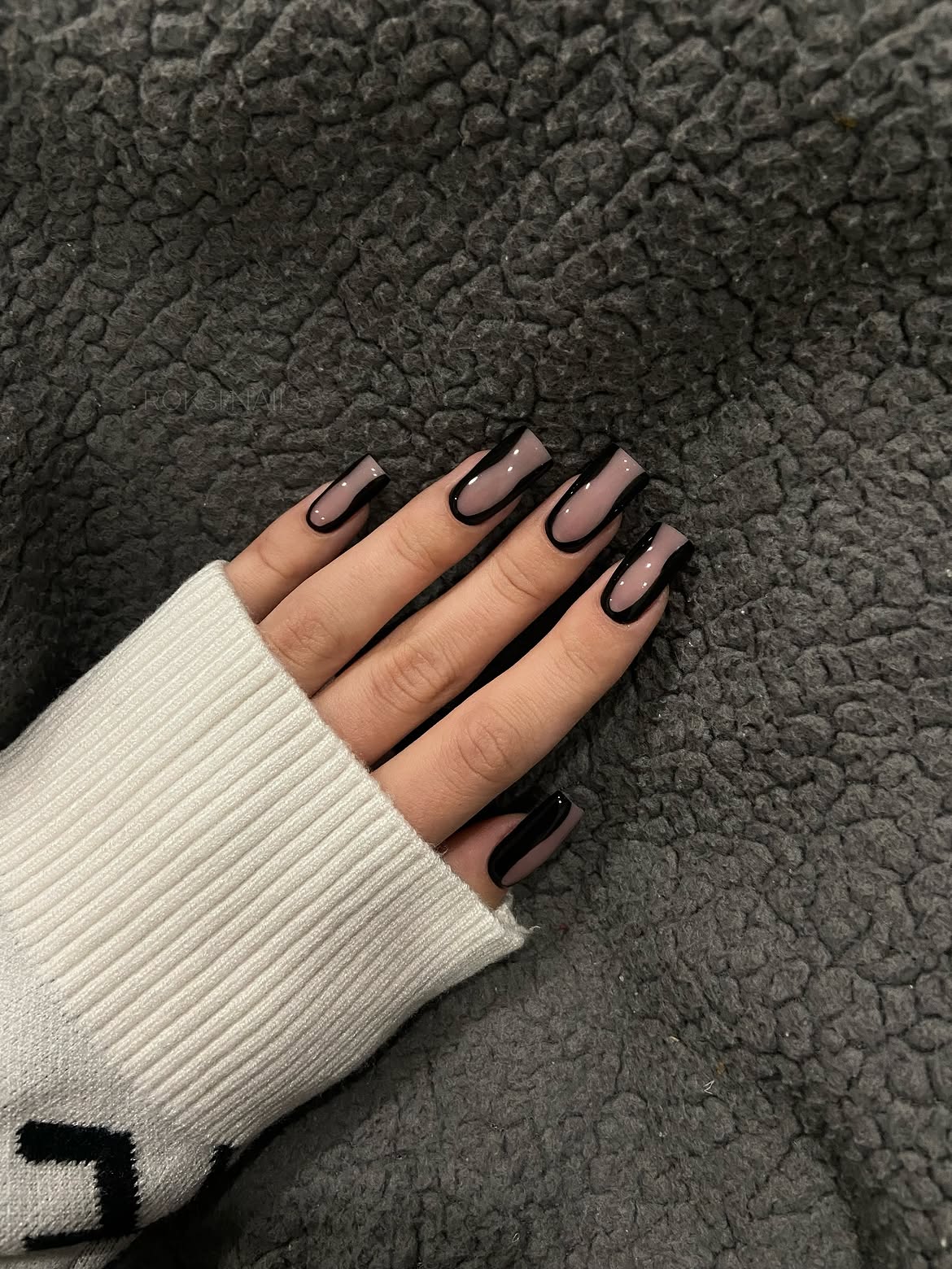 Modern Nude Black Outline French Tips