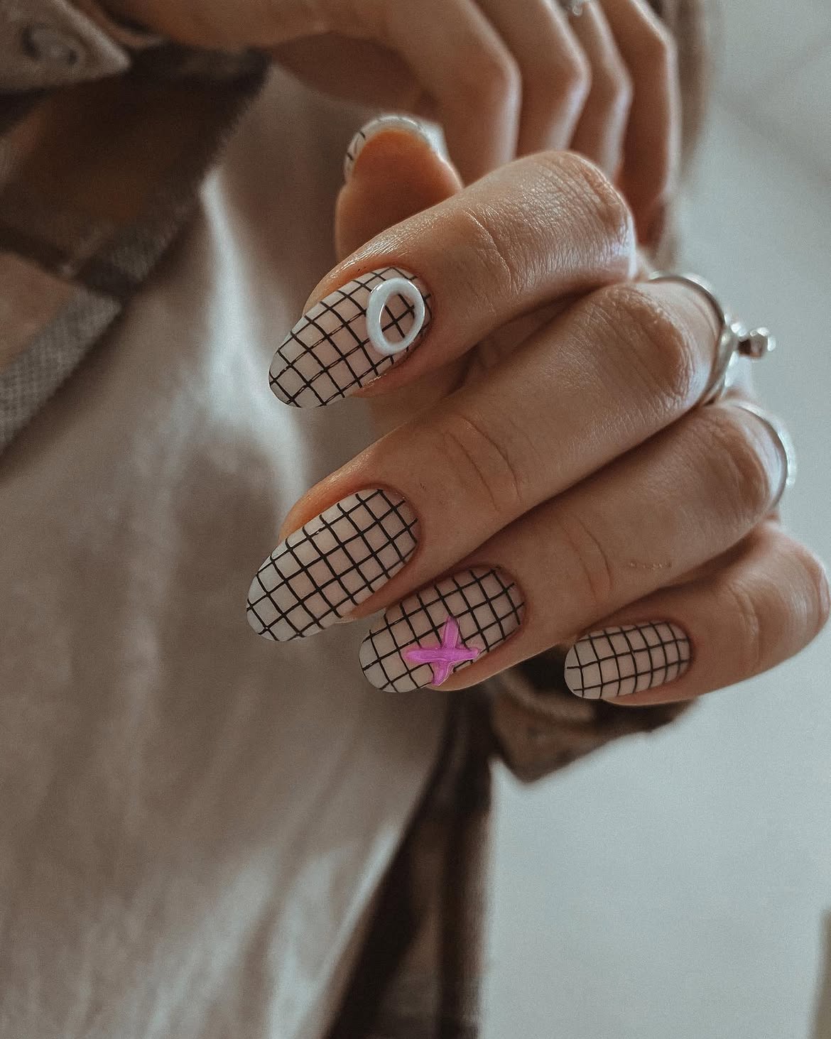 Netting Effect Matte Oval Nails with 3D Charms