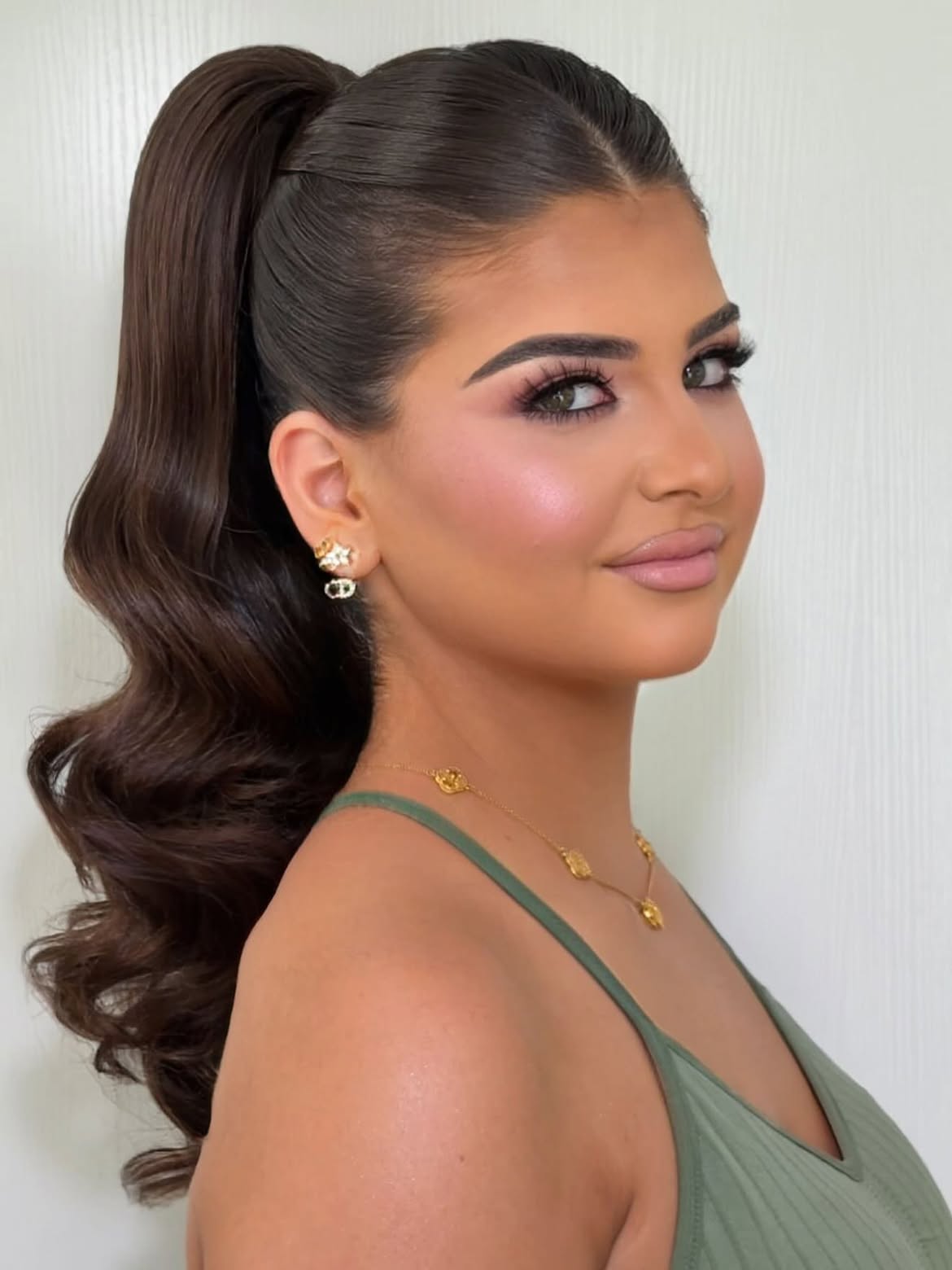 Sleek High Ponytail With Glamorous Soft Waves